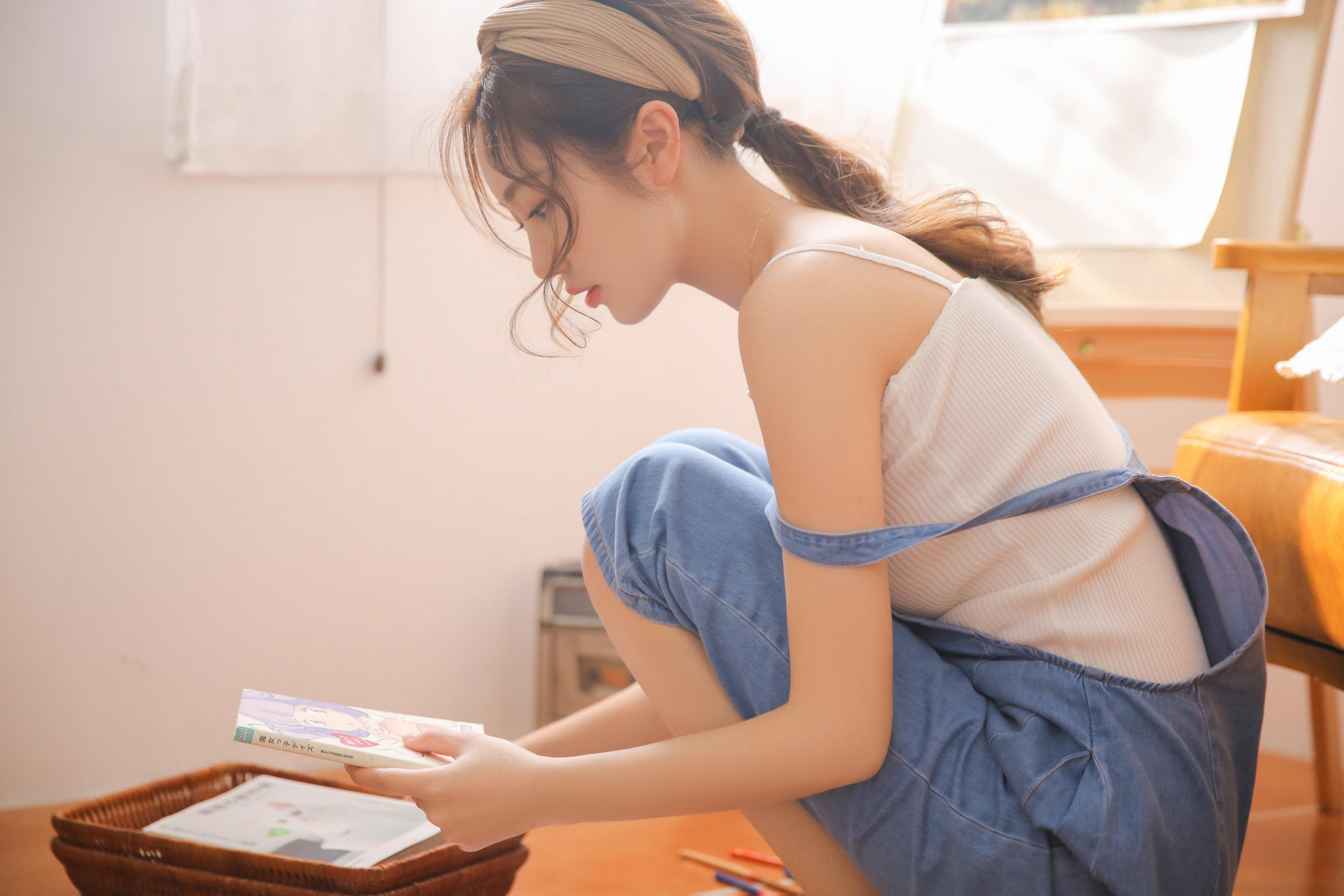 [YALAYI雅拉伊]2022.04.27 甜酷女生 粉色吊带连衣裙与白色和服清纯写真集第1张