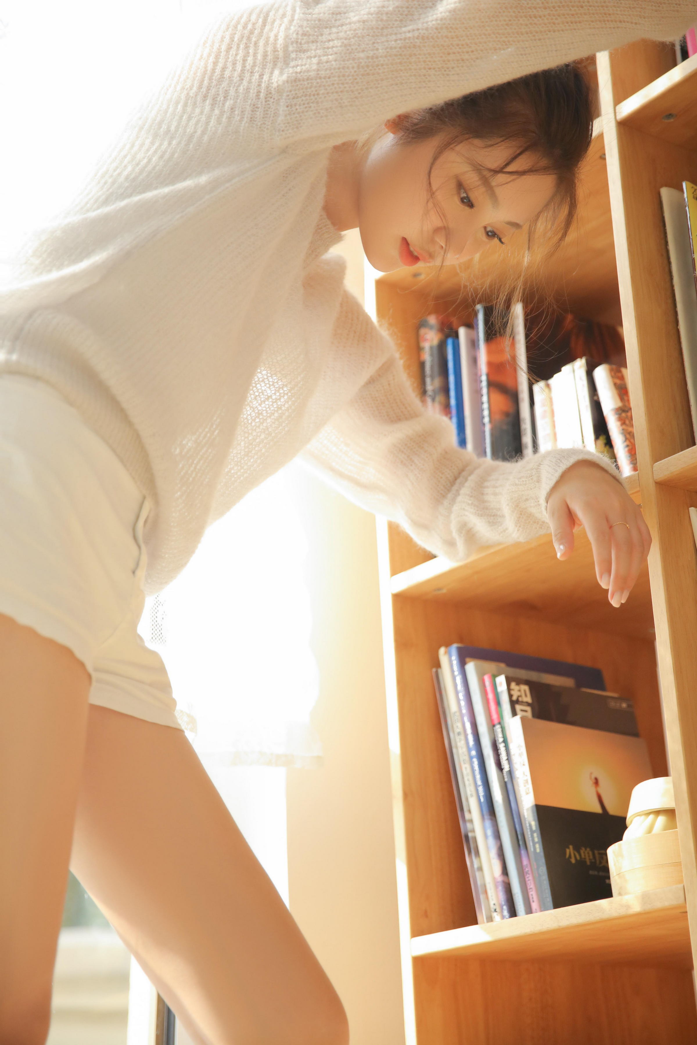 [YALAYI雅拉伊]2022.04.27 甜酷女生 粉色吊带连衣裙与白色和服清纯写真集第9张