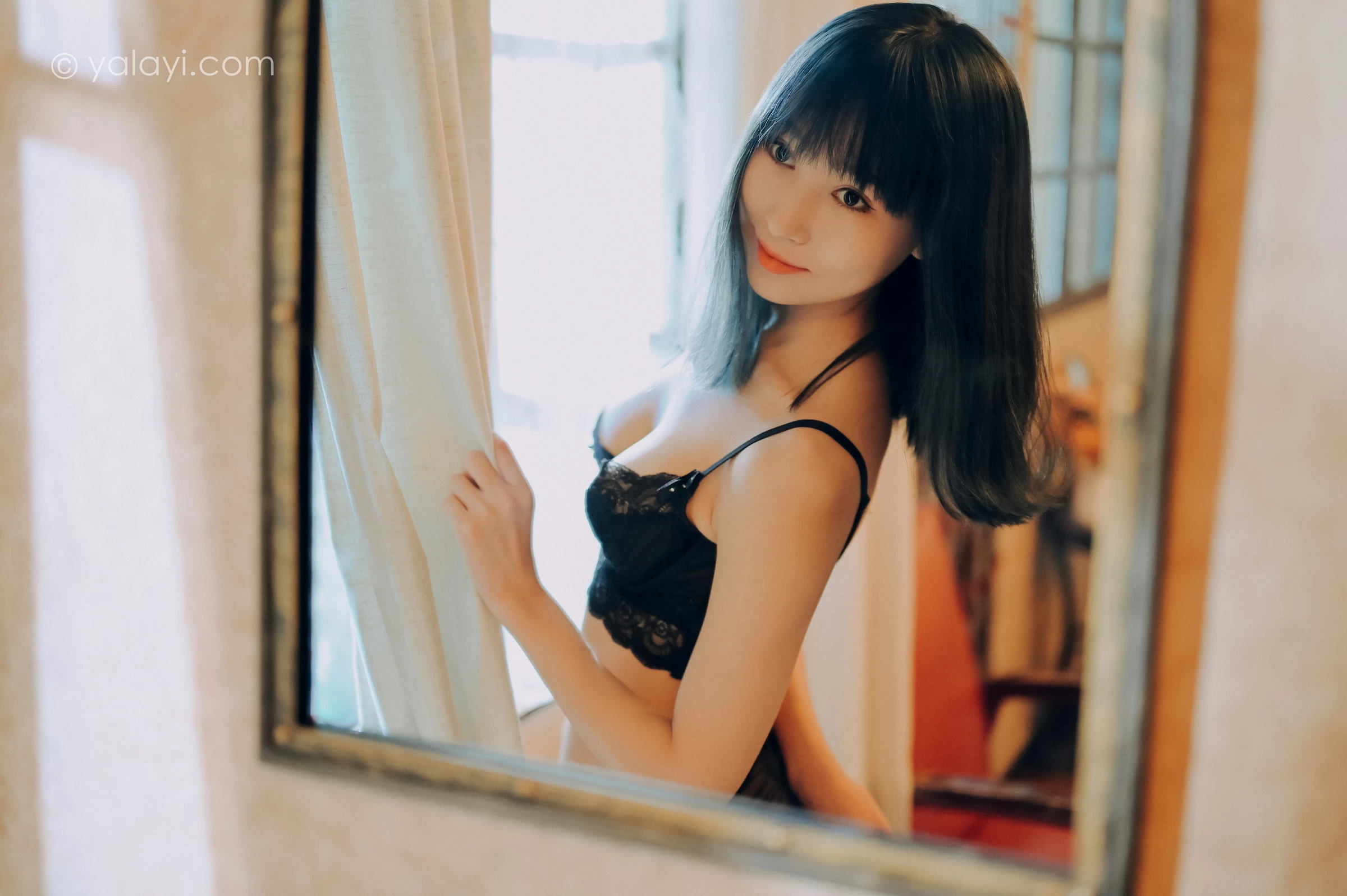[YALAYI雅拉伊]NO.662 《窗内心语》 田也 黑色蕾丝内衣居家性感私房写真集第4张