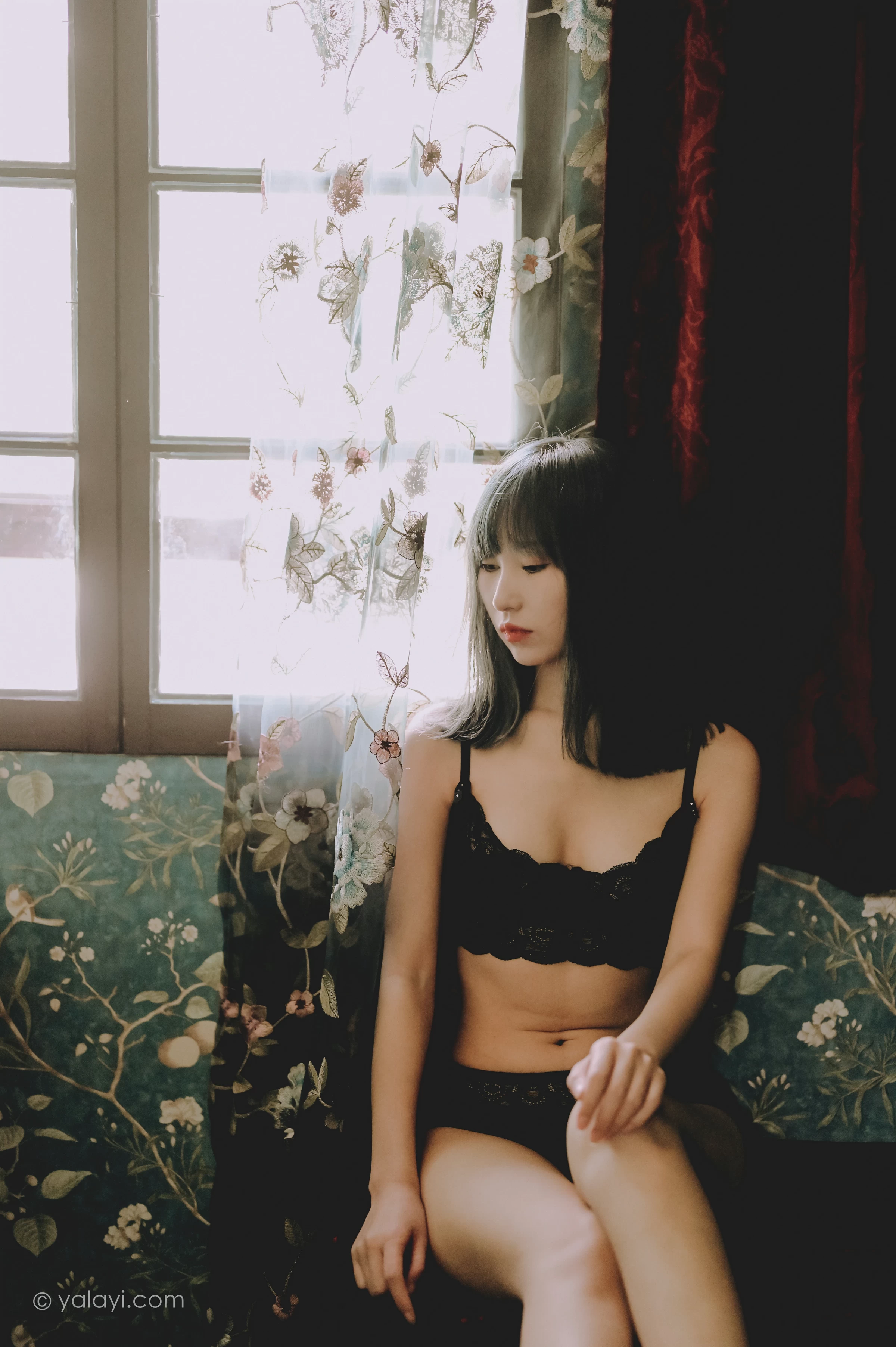 [YALAYI雅拉伊]NO.662 《窗内心语》 田也 黑色蕾丝内衣居家性感私房写真集第13张