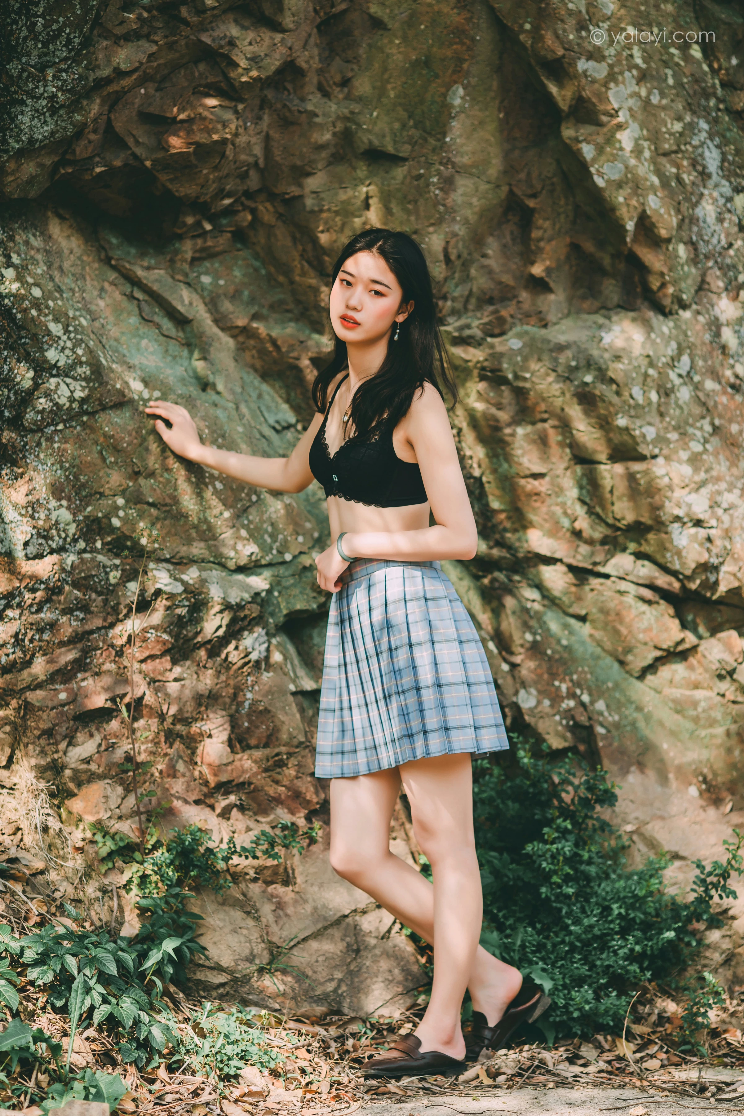 [YALAYI雅拉伊]NO.663 《涟漪》 和风 JK制服与短裙加黑色蕾丝内衣写真第8张