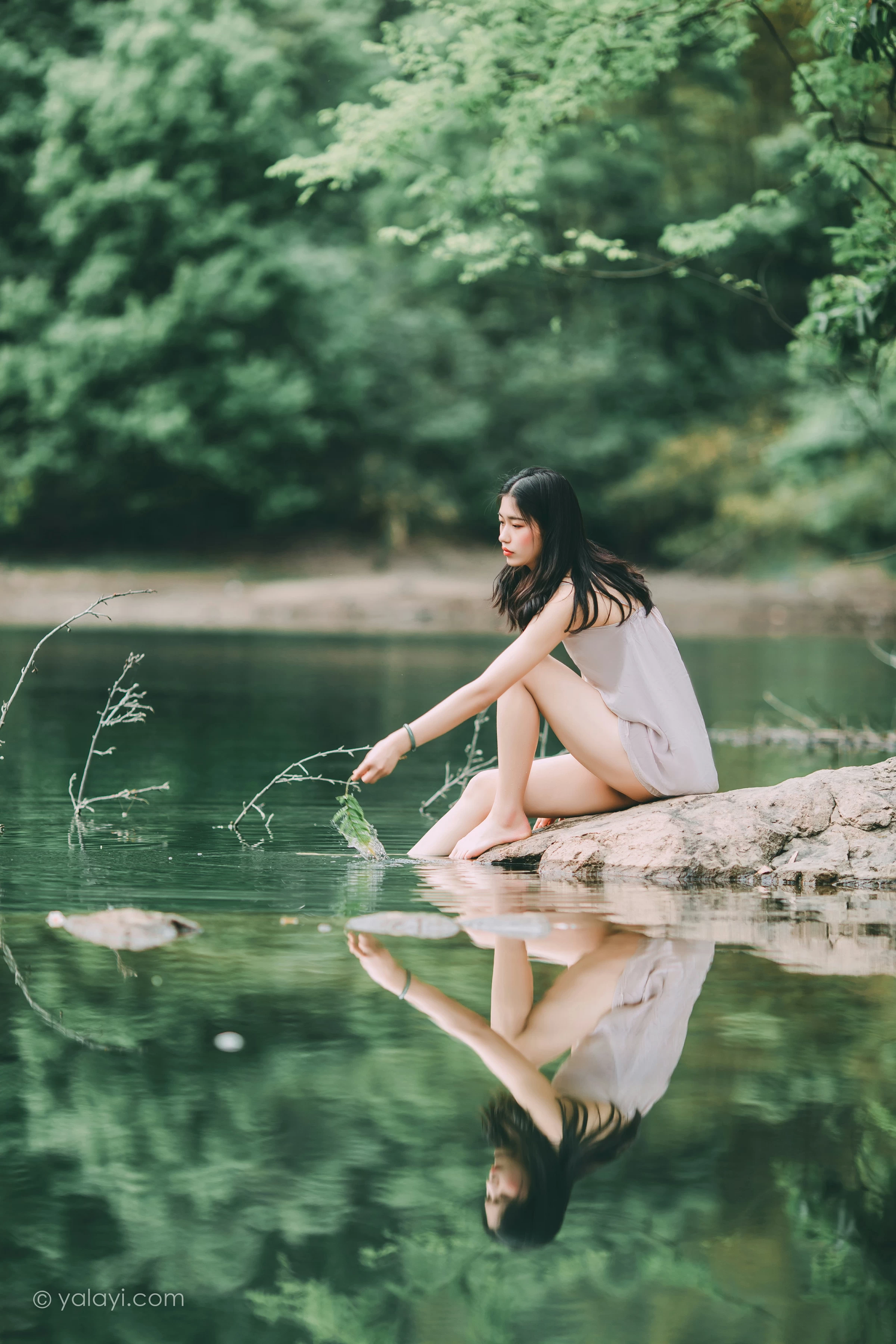 [YALAYI雅拉伊]NO.663 《涟漪》 和风 JK制服与短裙加黑色蕾丝内衣写真第10张