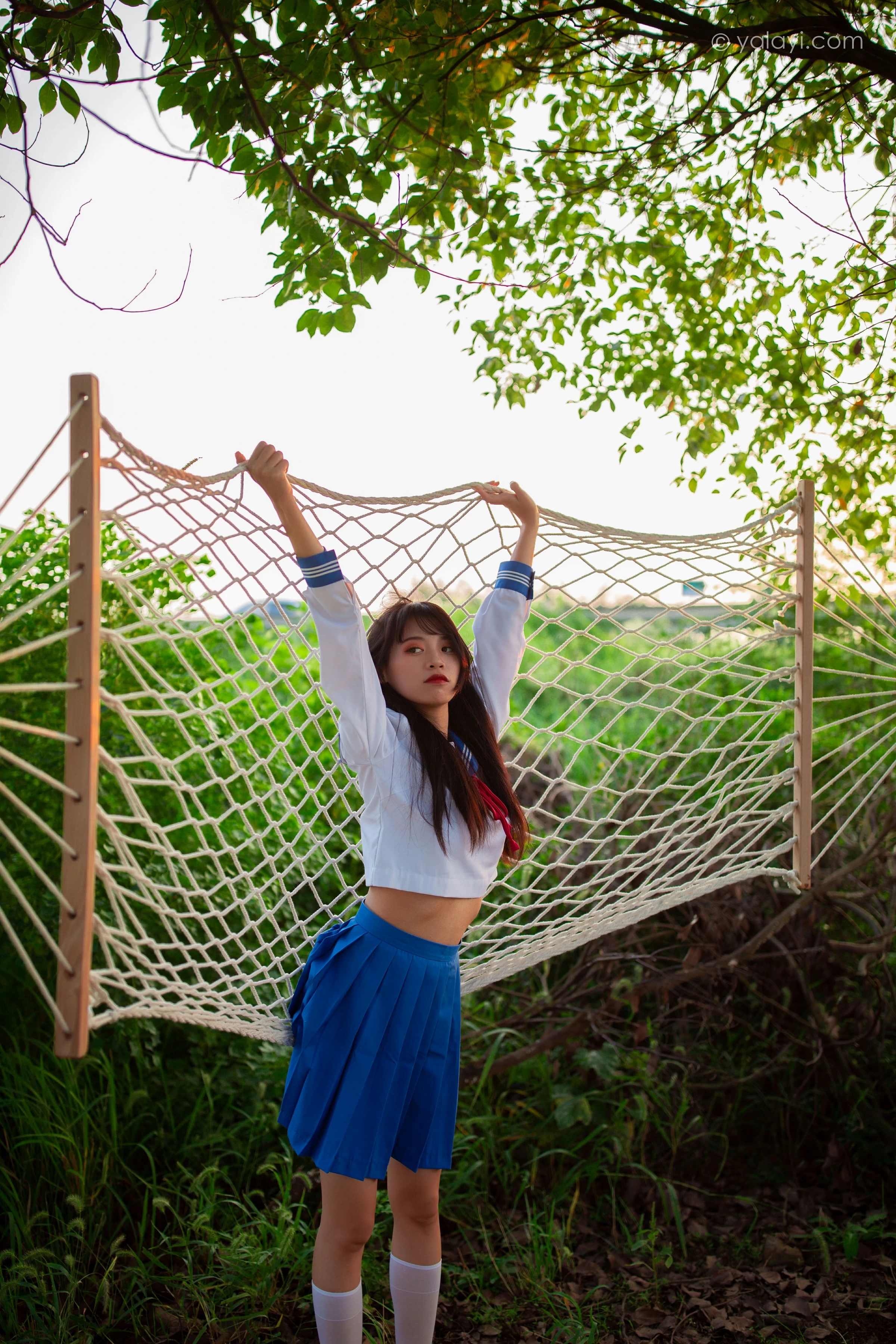 [YALAYI雅拉伊]NO.724 《秋意浓》 丽雅 JK水手制服与短裙加白色丝袜美腿私房写真集第8张