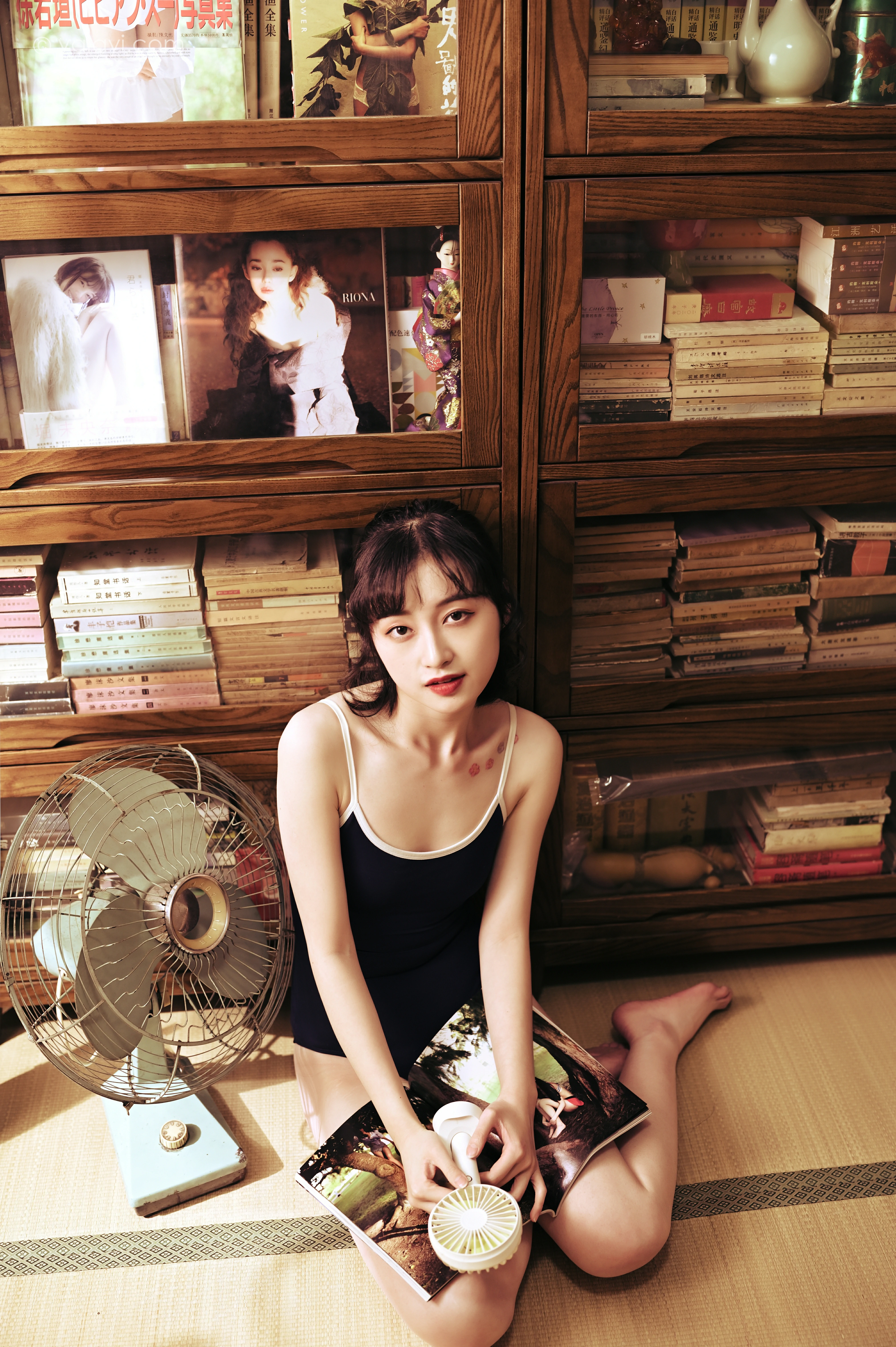 [YALAYI雅拉伊]NO.783 偷得半日闲 京京 蓝色紧身连体体操服性感写真集第7张