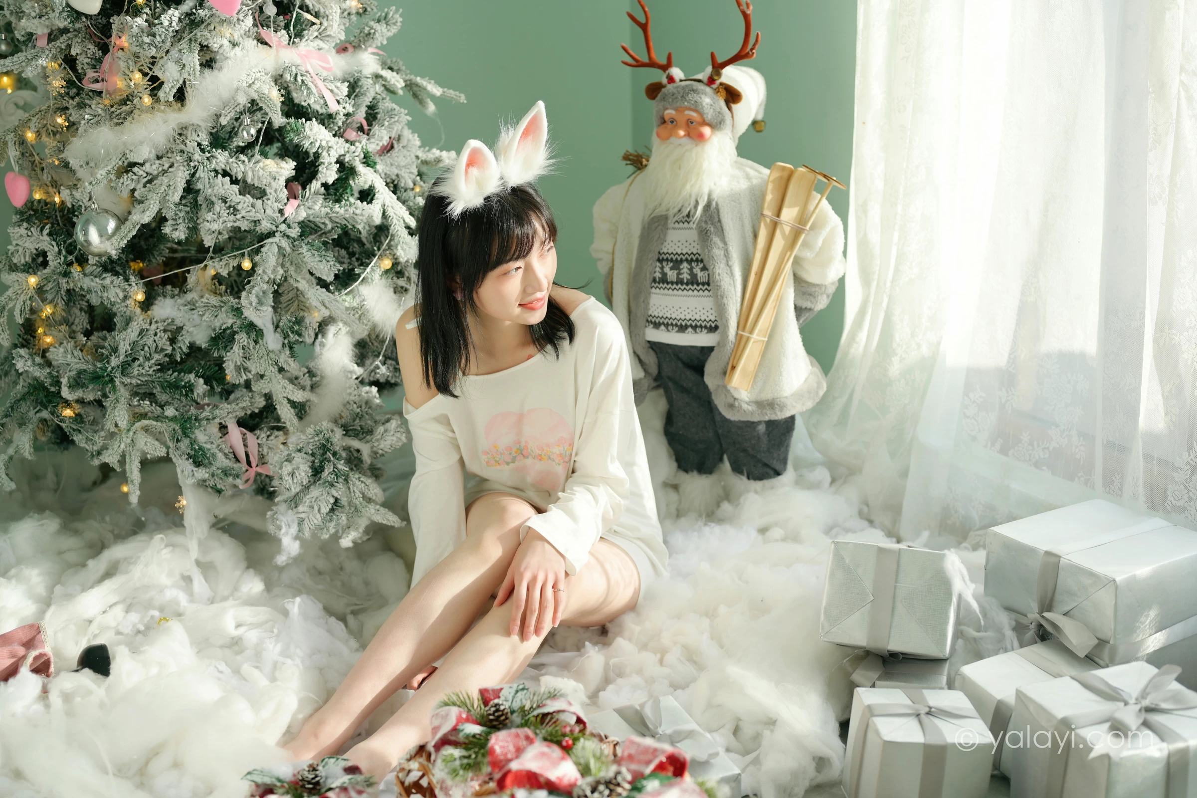 [YALAYI雅拉伊]2021.12.31 迎新 京京 白色透视宽松卫衣居家性感写真集第3张