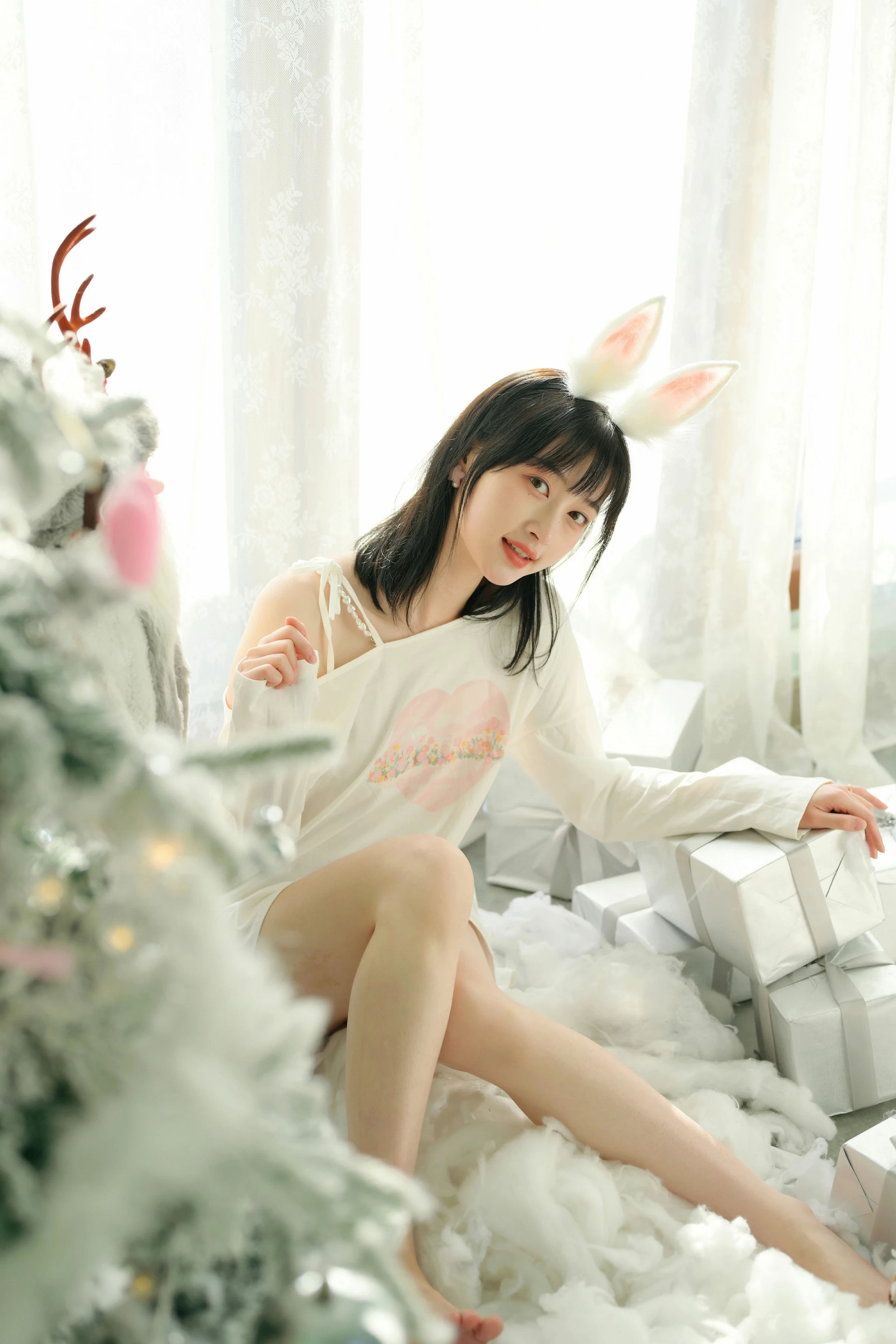 [YALAYI雅拉伊]2021.12.31 迎新 京京 白色透视宽松卫衣居家性感写真集第11张