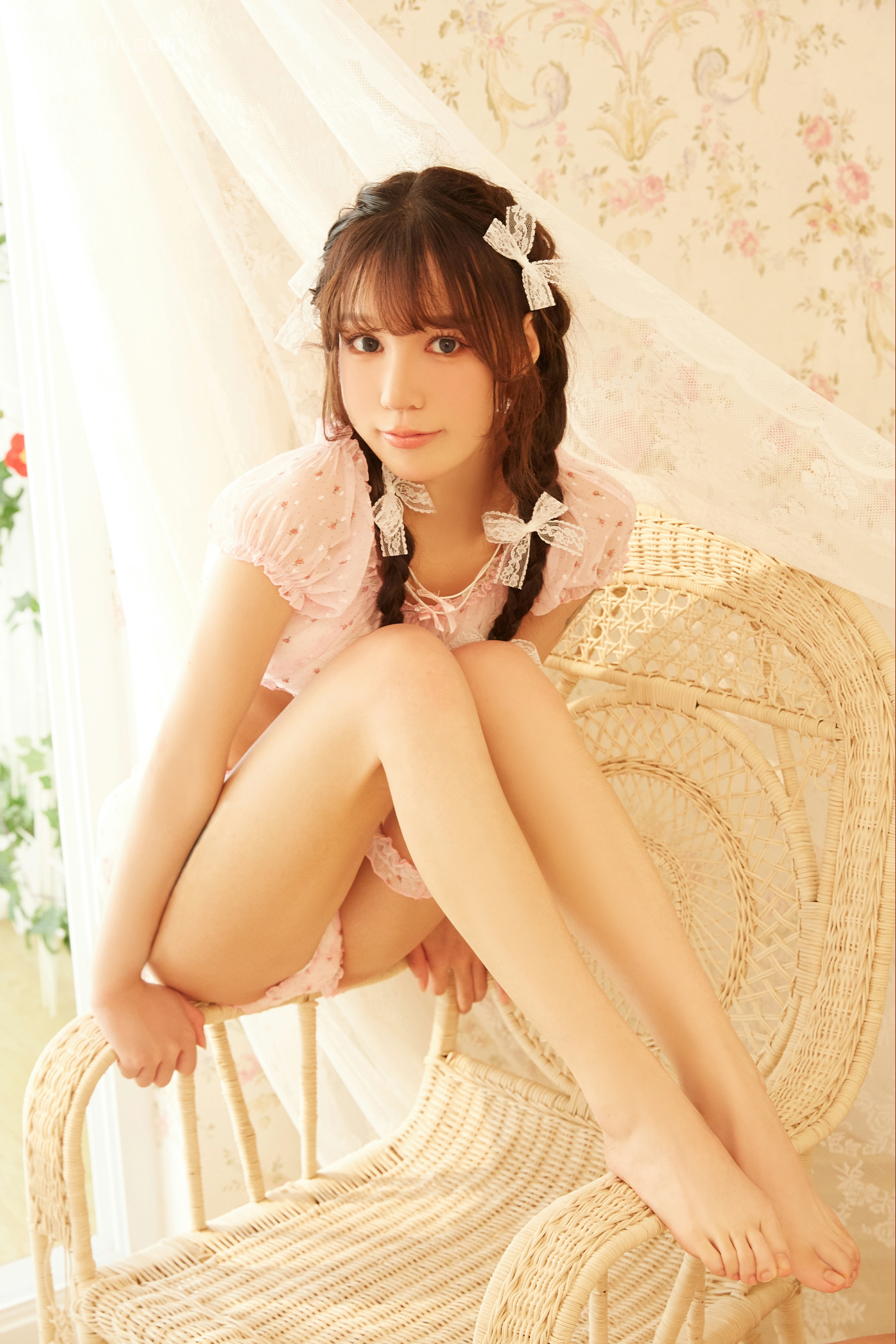 [YALAYI雅拉伊]NO.852 如花 文婧 粉色情趣上衣与短裤加白色丝袜美腿性感私房写真集第3张