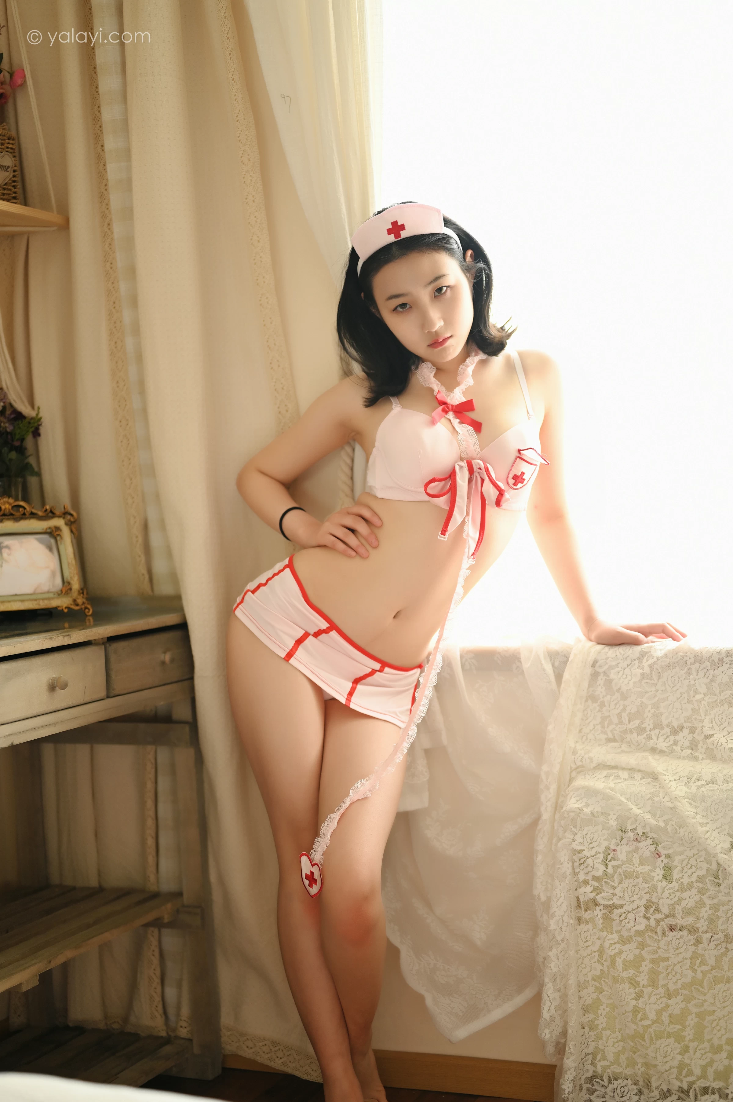 [YALAYI雅拉伊]2021.12.07 讨你喜欢 沈伊 性感情趣女护士制服内衣私房写真集第3张
