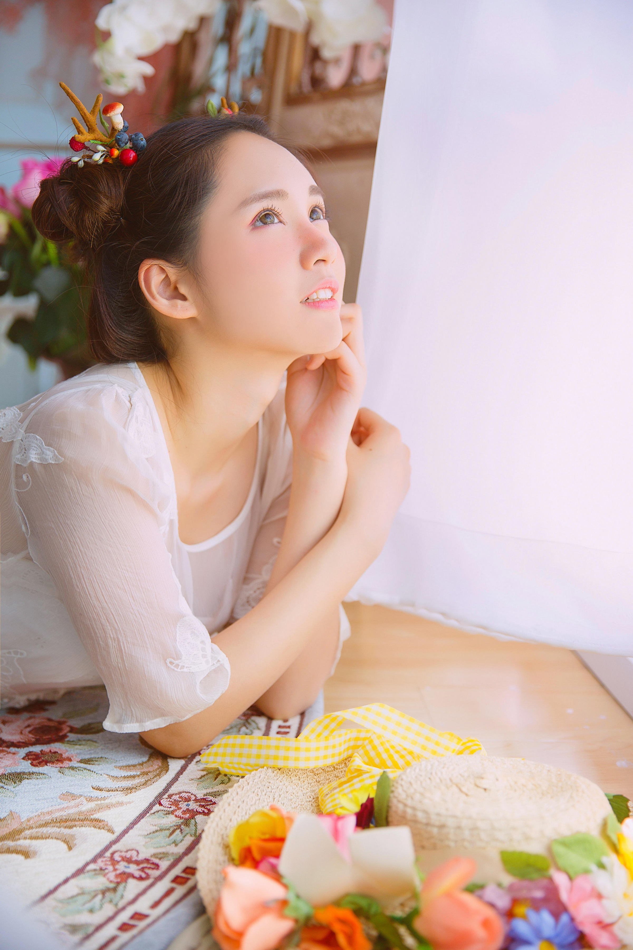 [YALAYI雅拉伊]2022.05.26 甜美少女 白色透视蕾丝连衣裙居家清纯写真集第11张