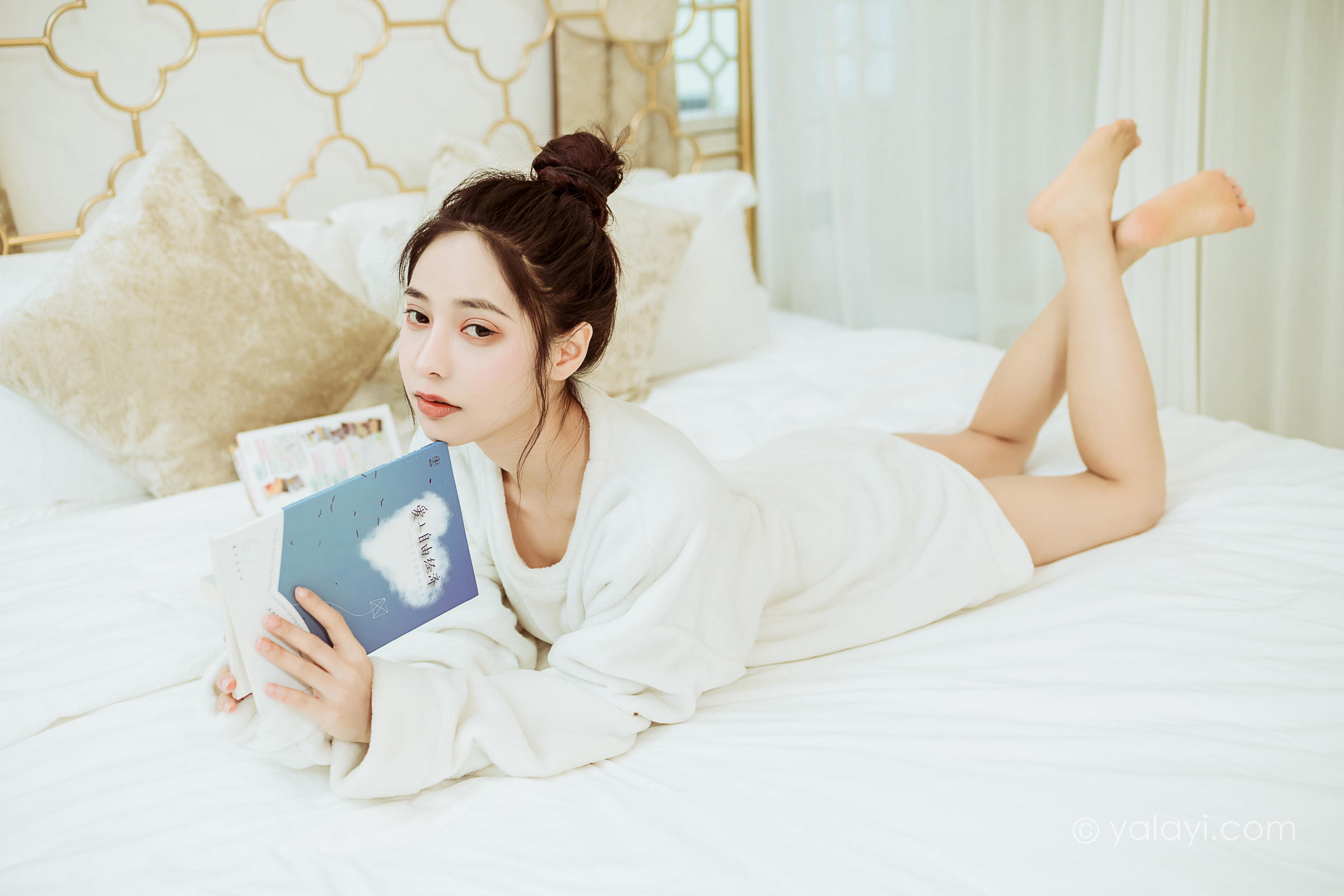 [YALAYI雅拉伊]2022.03.02 恋爱日常 诗咏 白色连身毛衣居家清纯写真集第7张