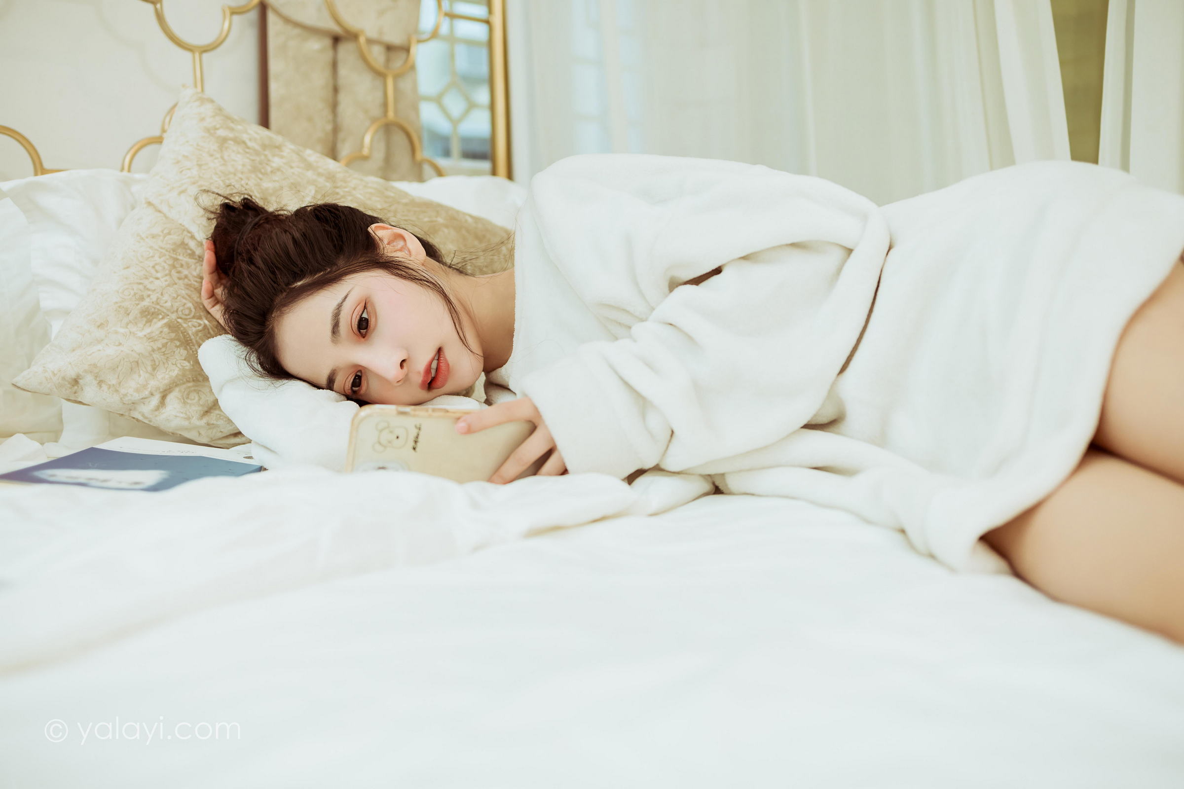 [YALAYI雅拉伊]2022.03.02 恋爱日常 诗咏 白色连身毛衣居家清纯写真集第9张