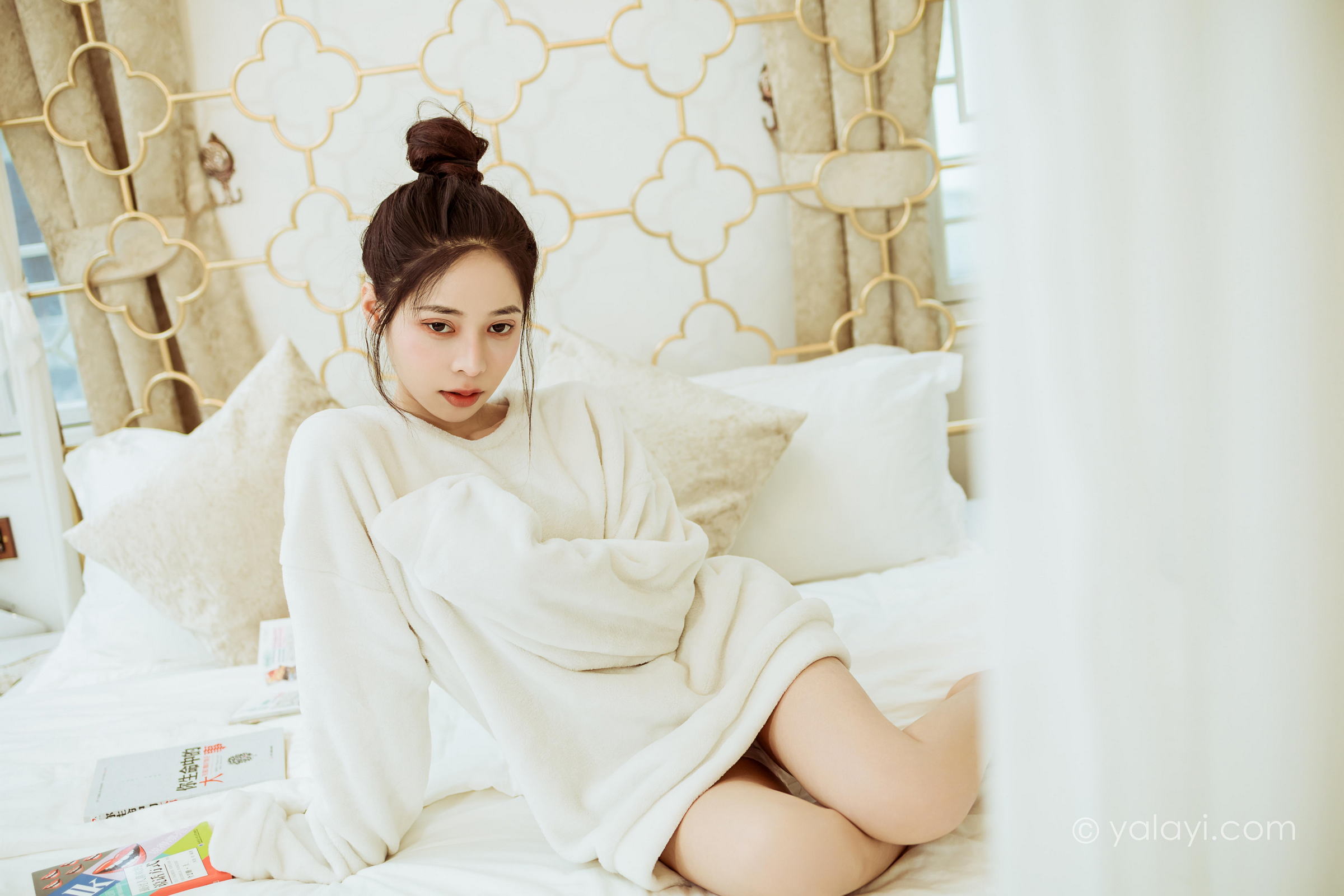 [YALAYI雅拉伊]2022.03.02 恋爱日常 诗咏 白色连身毛衣居家清纯写真集第6张