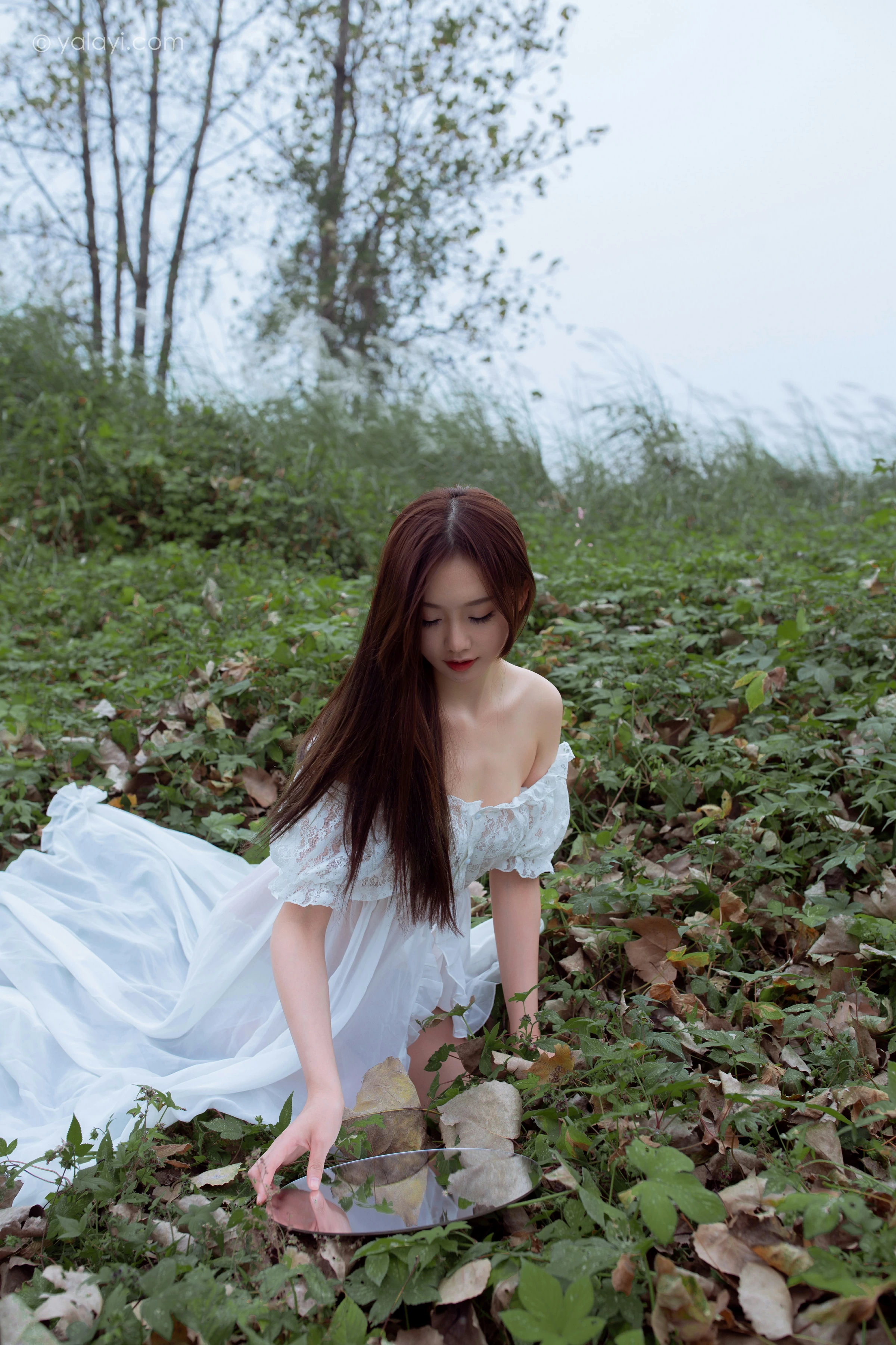 [YALAYI雅拉伊]NO.726 《找自己》 徐徐 白色抹胸蕾丝连衣裙加透视情趣内衣性感私房写真集第1张