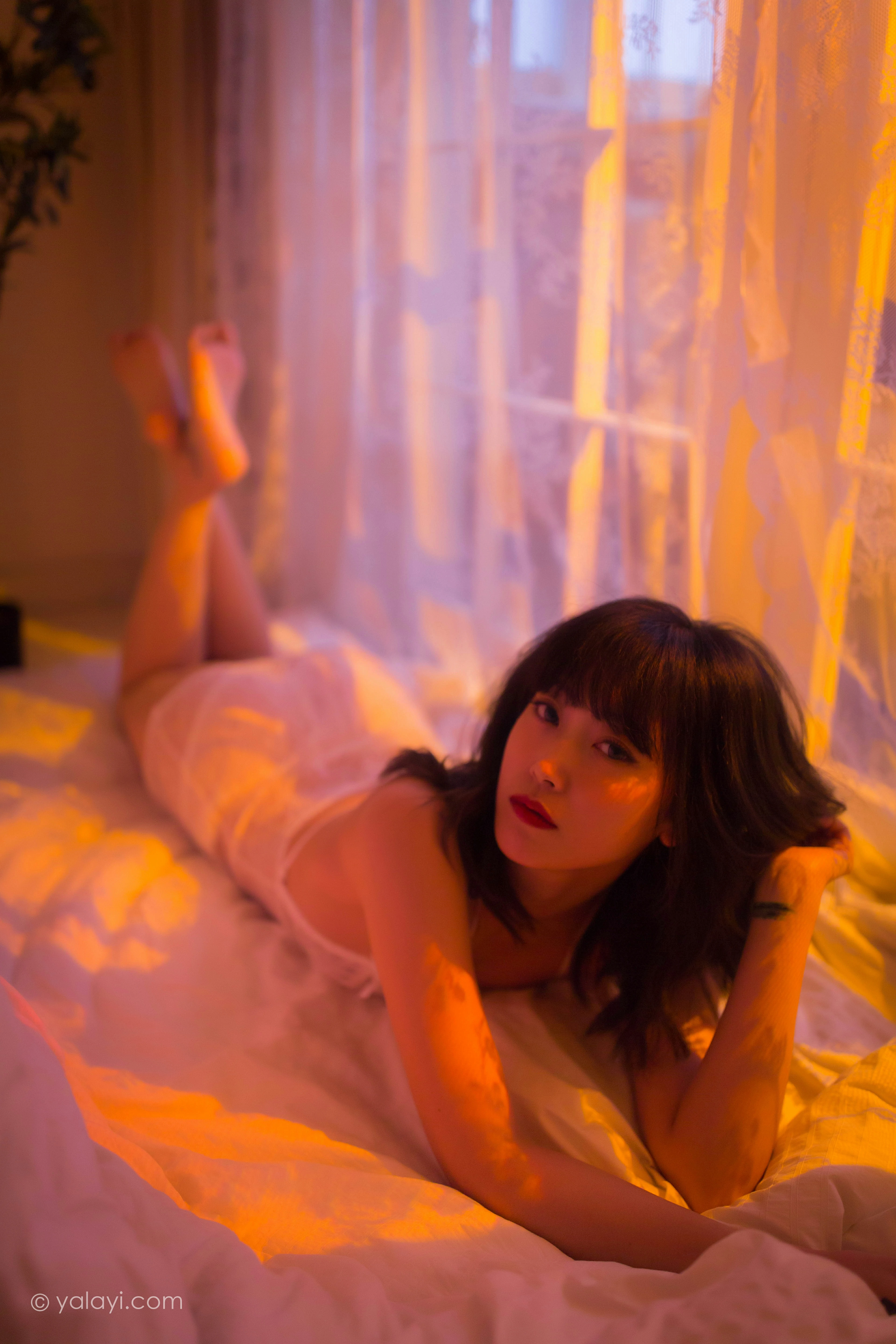 [YALAYI雅拉伊]NO.779 凝想之痕 臻儿 白色透视情趣蕾丝内衣性感私房写真集第7张