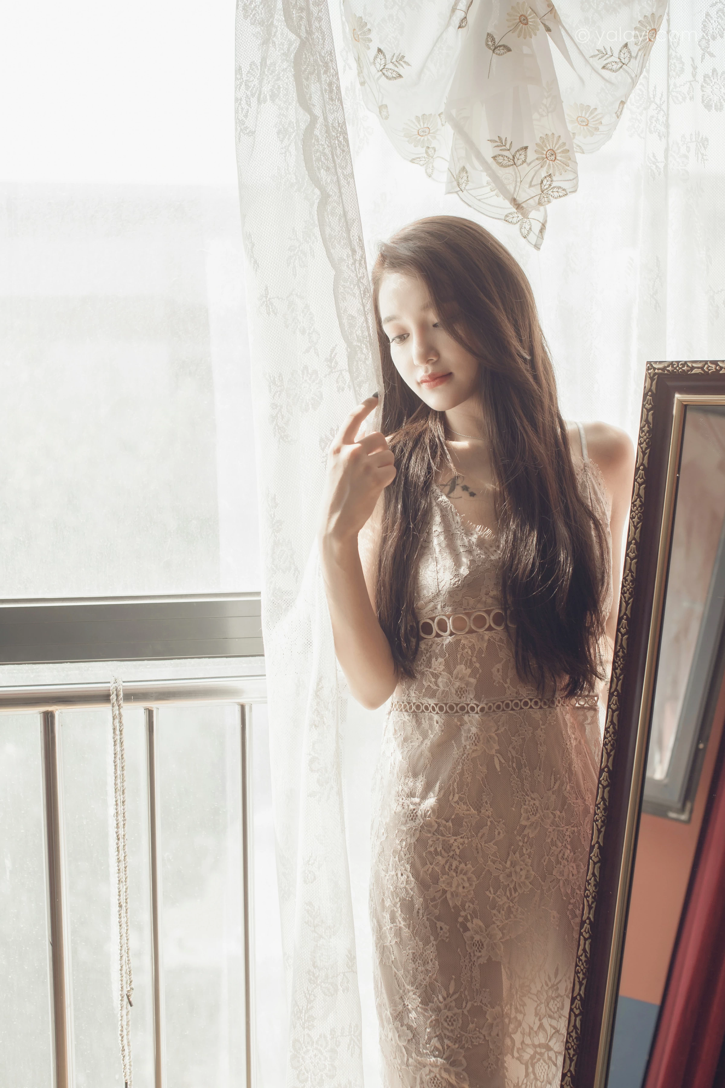 [YALAYI雅拉伊]NO.665 《无问》 刘子炀 白色透视蕾丝连衣裙性感私房写真集第16张