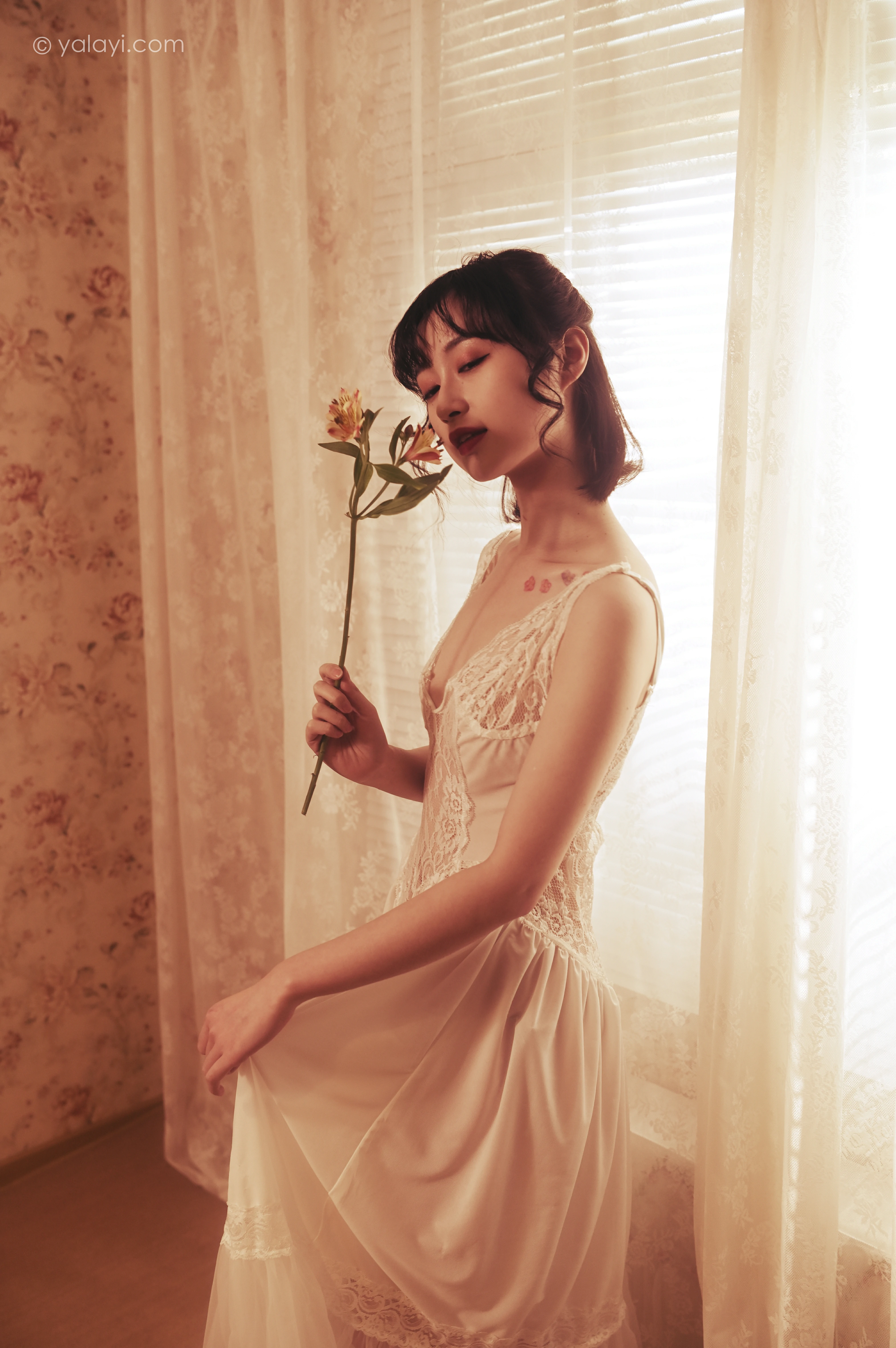 [YALAYI雅拉伊]NO.780 也曾优雅 京京 白色透视蕾丝连衣裙性感写真集第10张