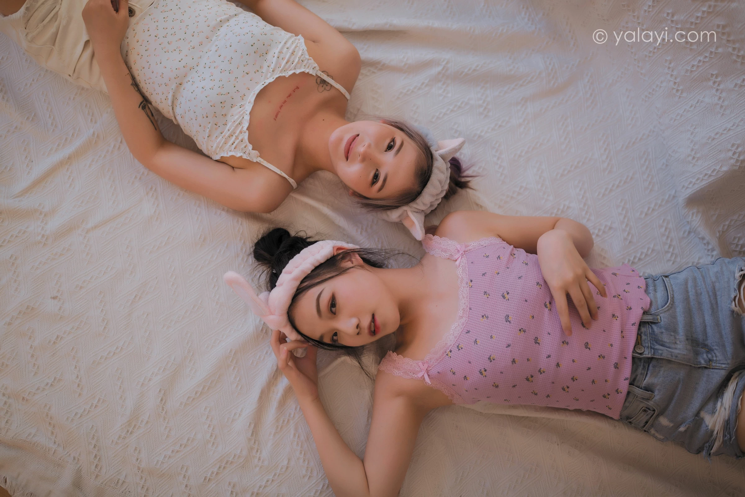 [YALAYI雅拉伊]NO.728 《另一个我》 左木 梦涵 性感小背心加短裤居家私房写真集第17张