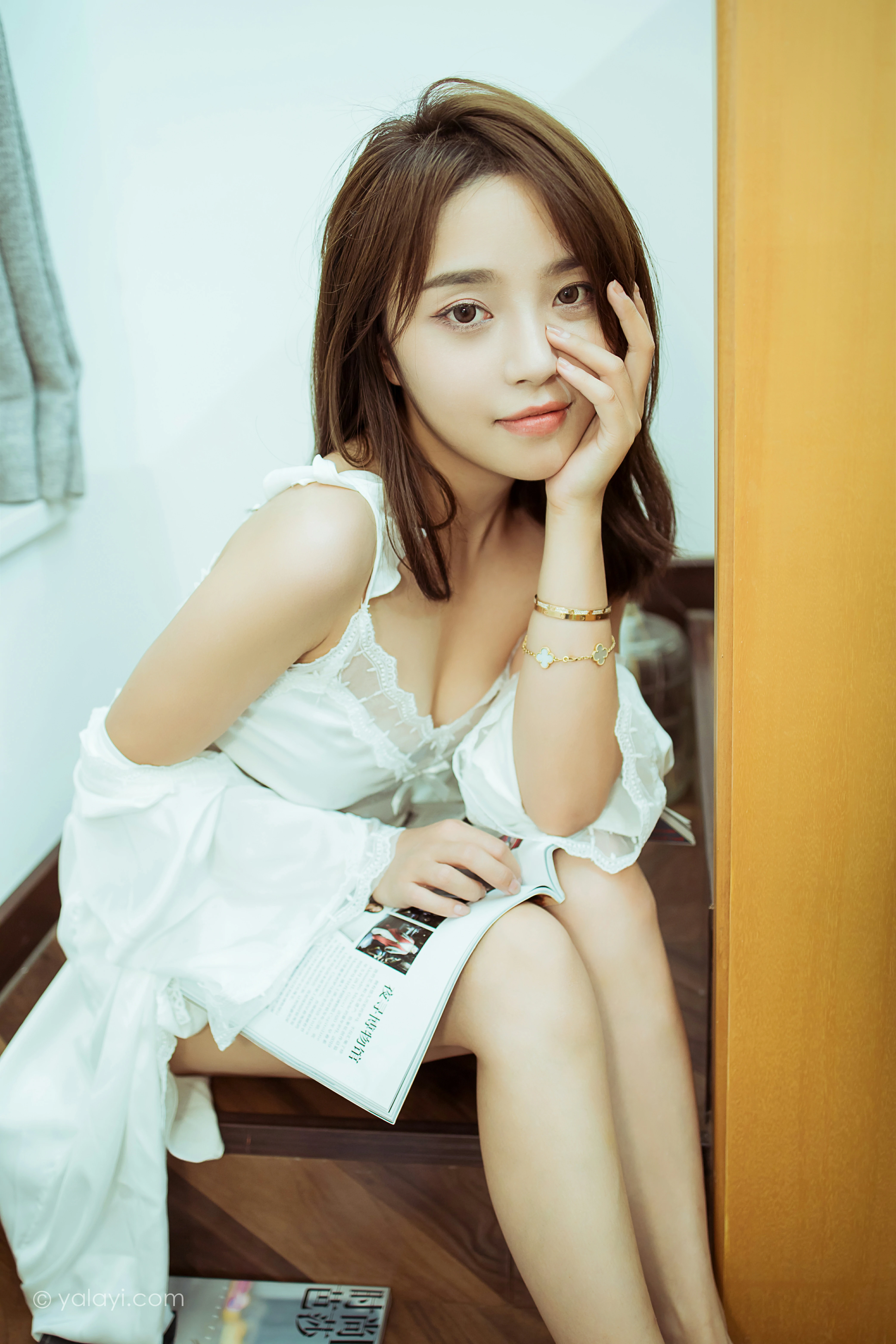 [YALAYI雅拉伊]NO.815 任逍遥 雪儿 白色睡衣加蕾丝内衣性感私房写真集第4张