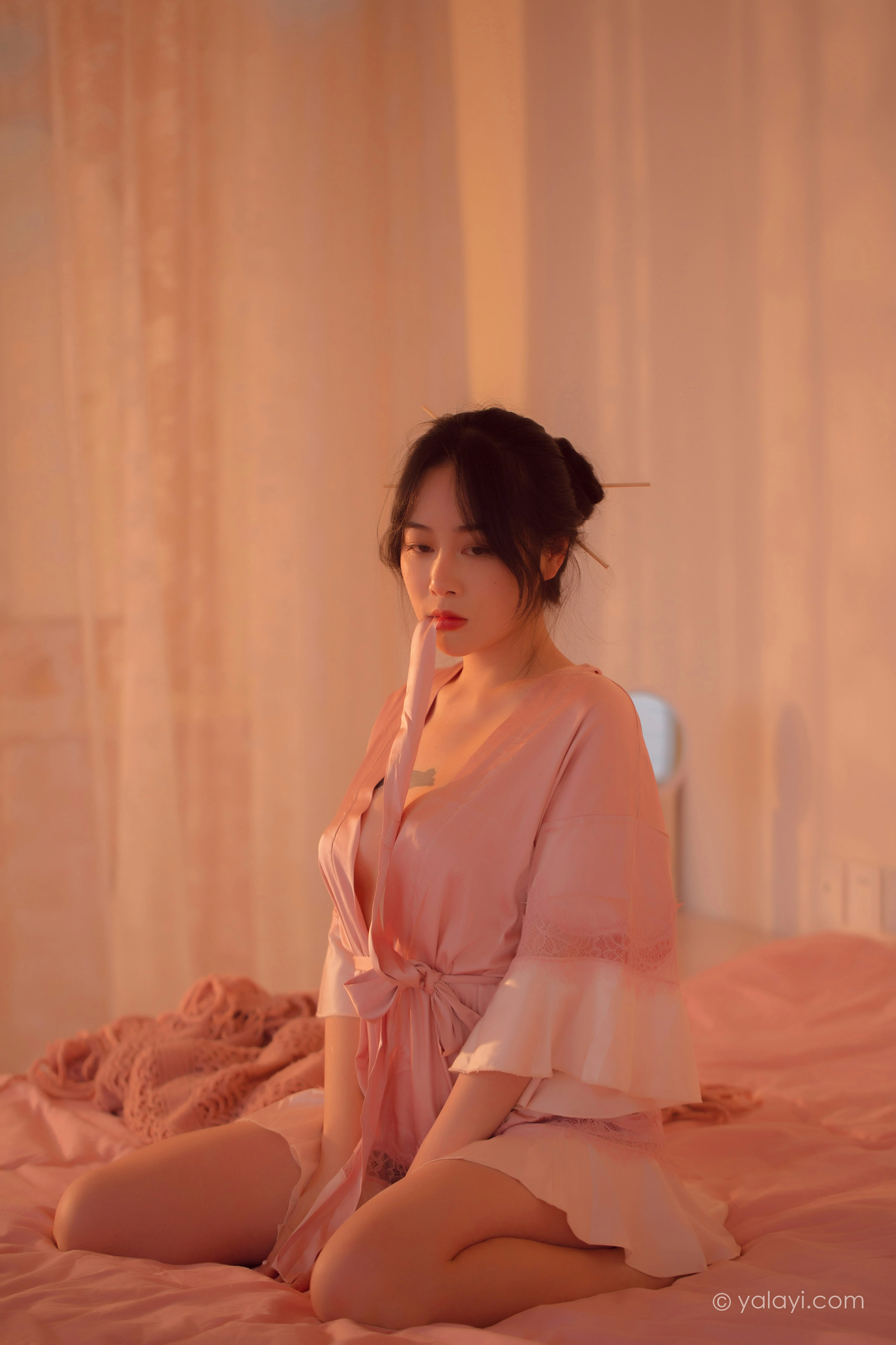 [YALAYI雅拉伊]NO.762 寂静中开放 璎珞 粉色蕾丝睡衣性感私房写真集第7张