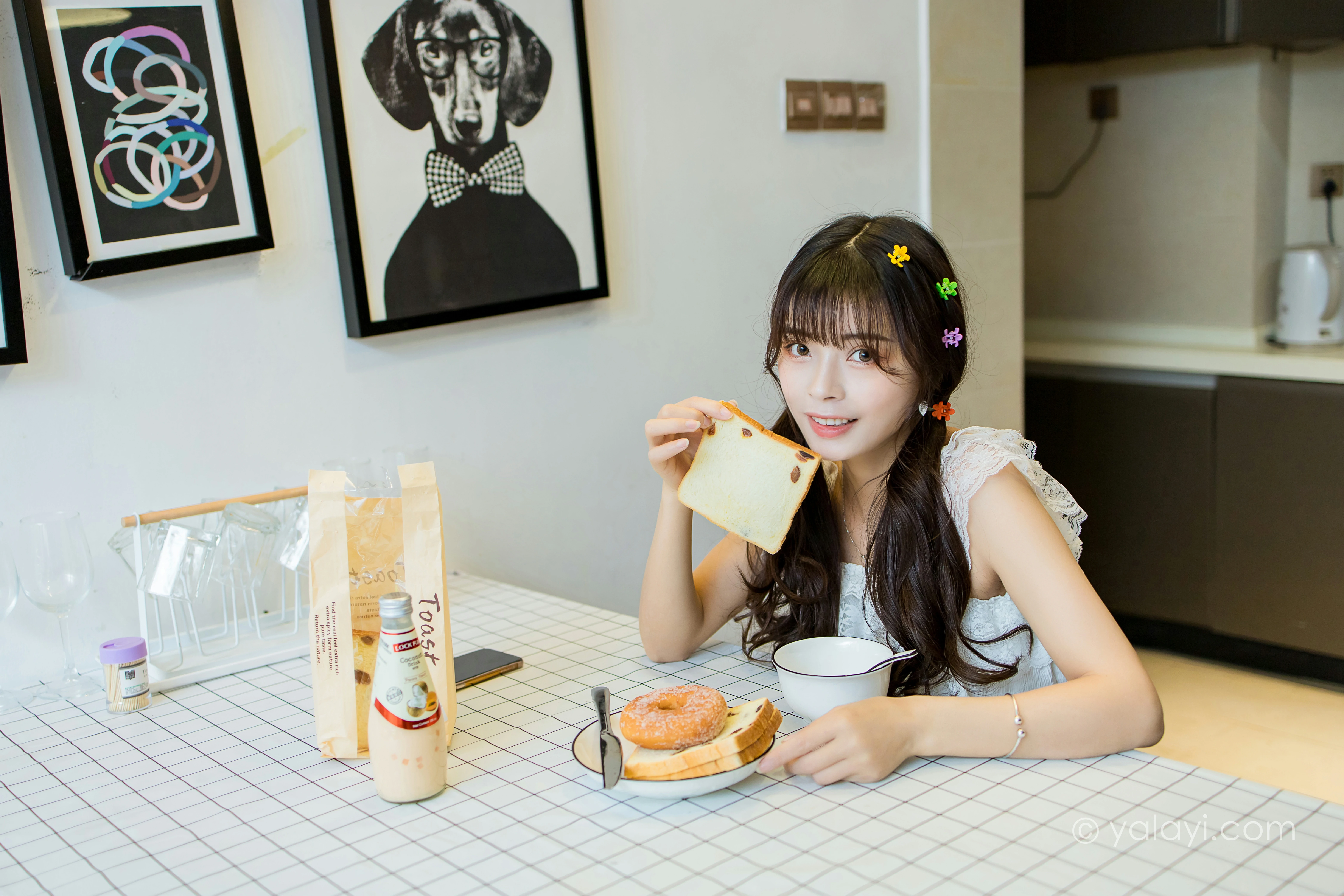 [YALAYI雅拉伊]NO.786 美好时光 程小蝶 白色蕾丝睡衣加短裤性感私房写真集第5张