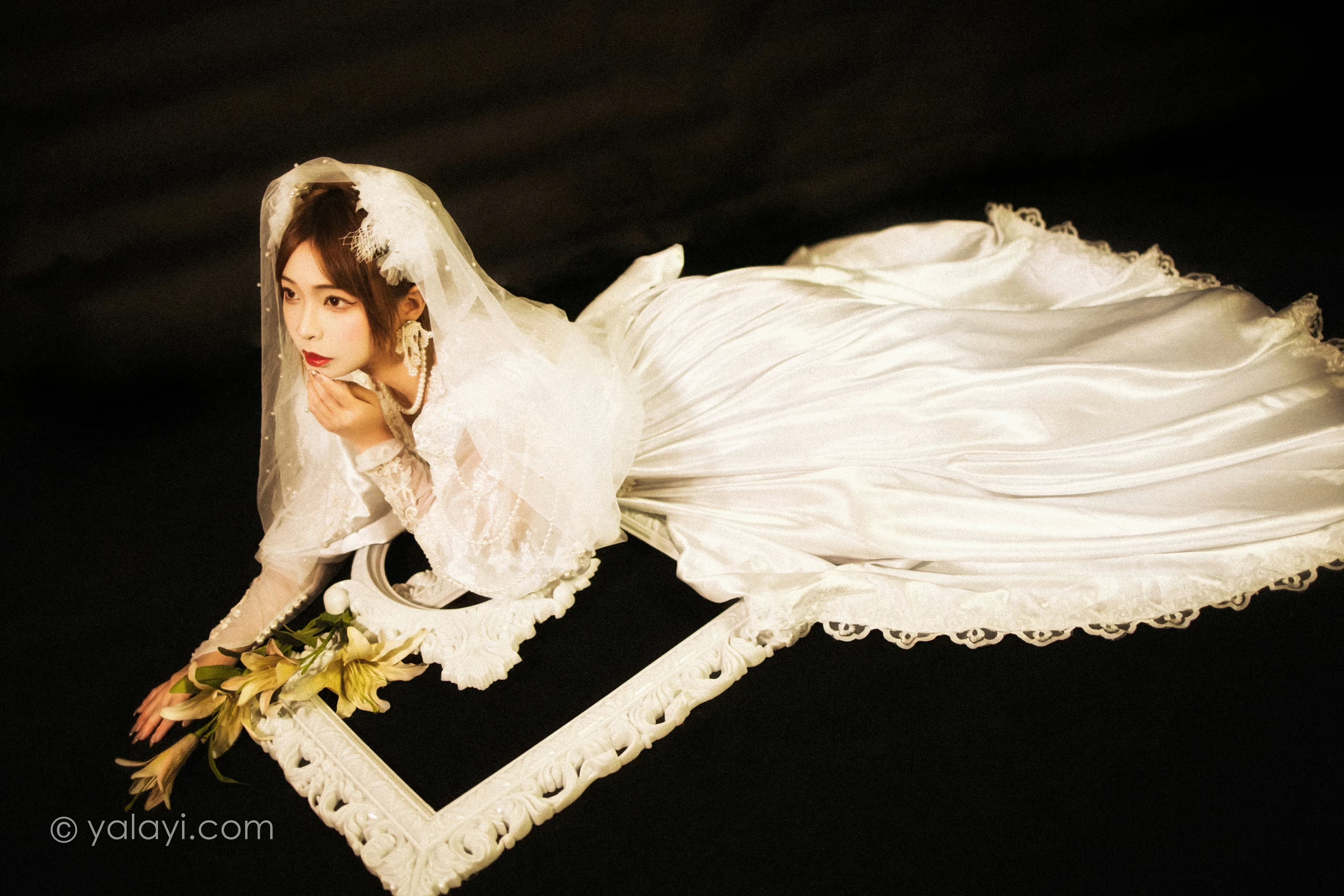 [YALAYI雅拉伊]NO.747 《神明少女》 阿禾 白色和服与蕾丝婚纱性感私房写真集第8张