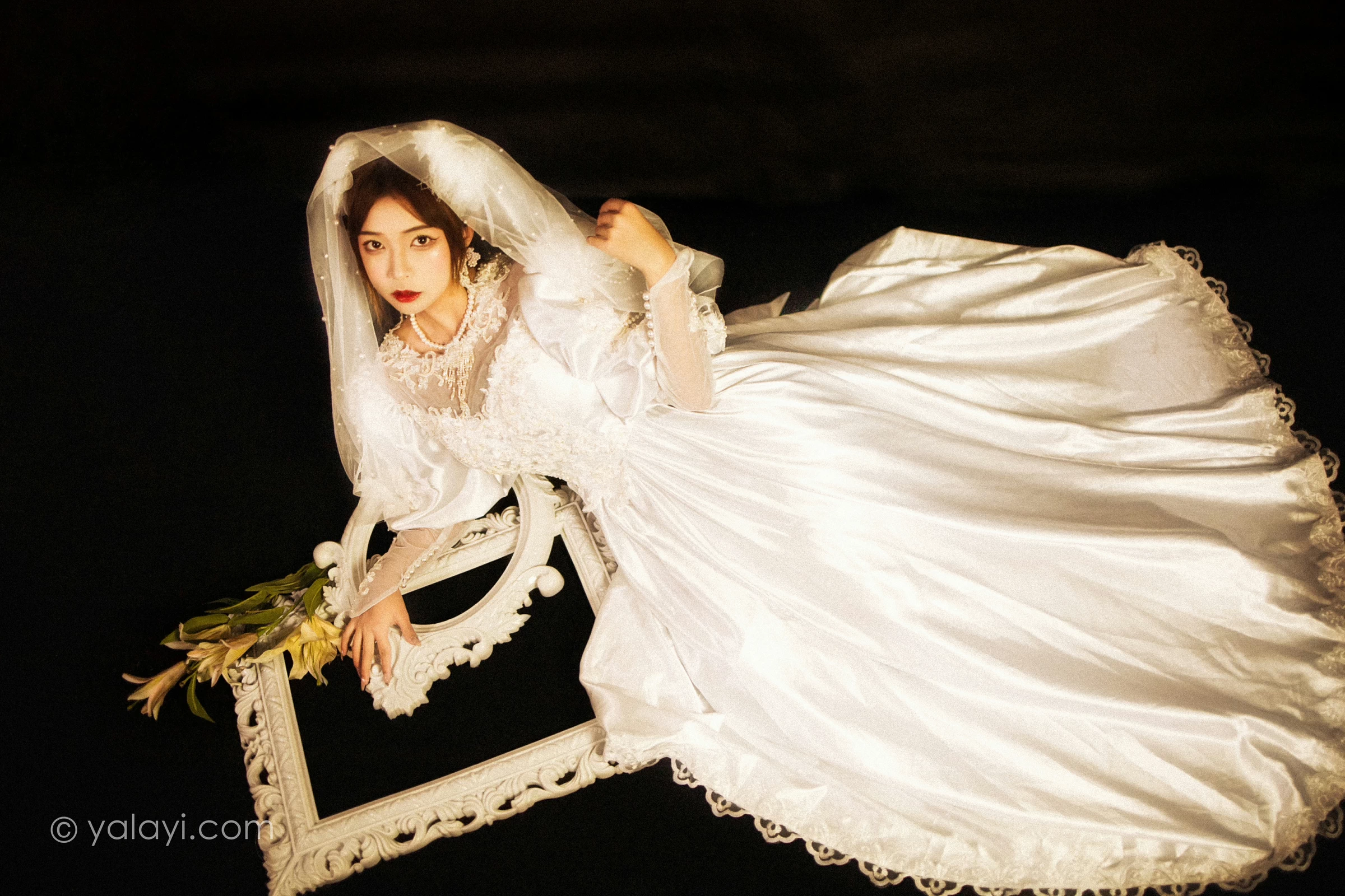 [YALAYI雅拉伊]NO.747 《神明少女》 阿禾 白色和服与蕾丝婚纱性感私房写真集第8张