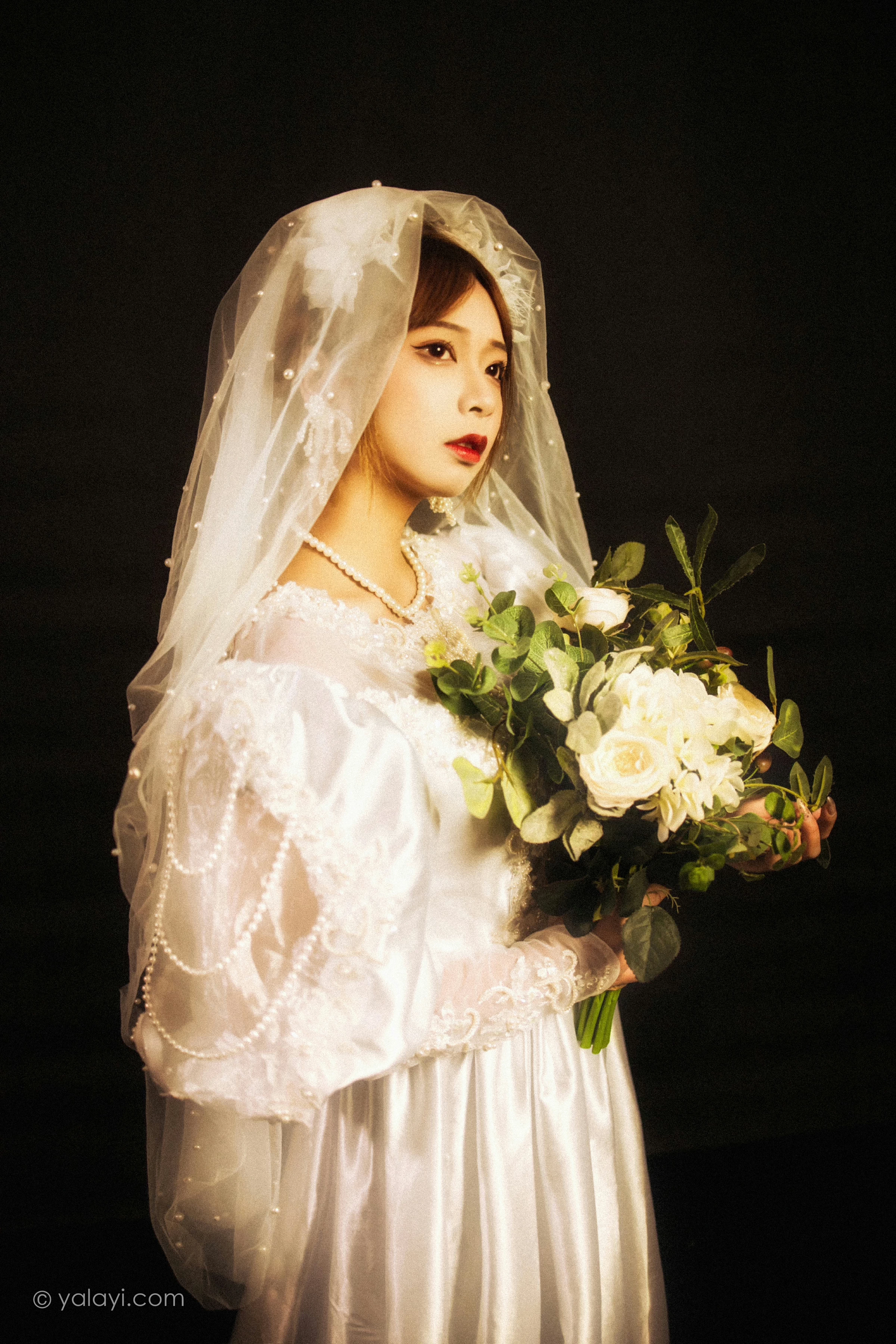 [YALAYI雅拉伊]NO.747 《神明少女》 阿禾 白色和服与蕾丝婚纱性感私房写真集第9张