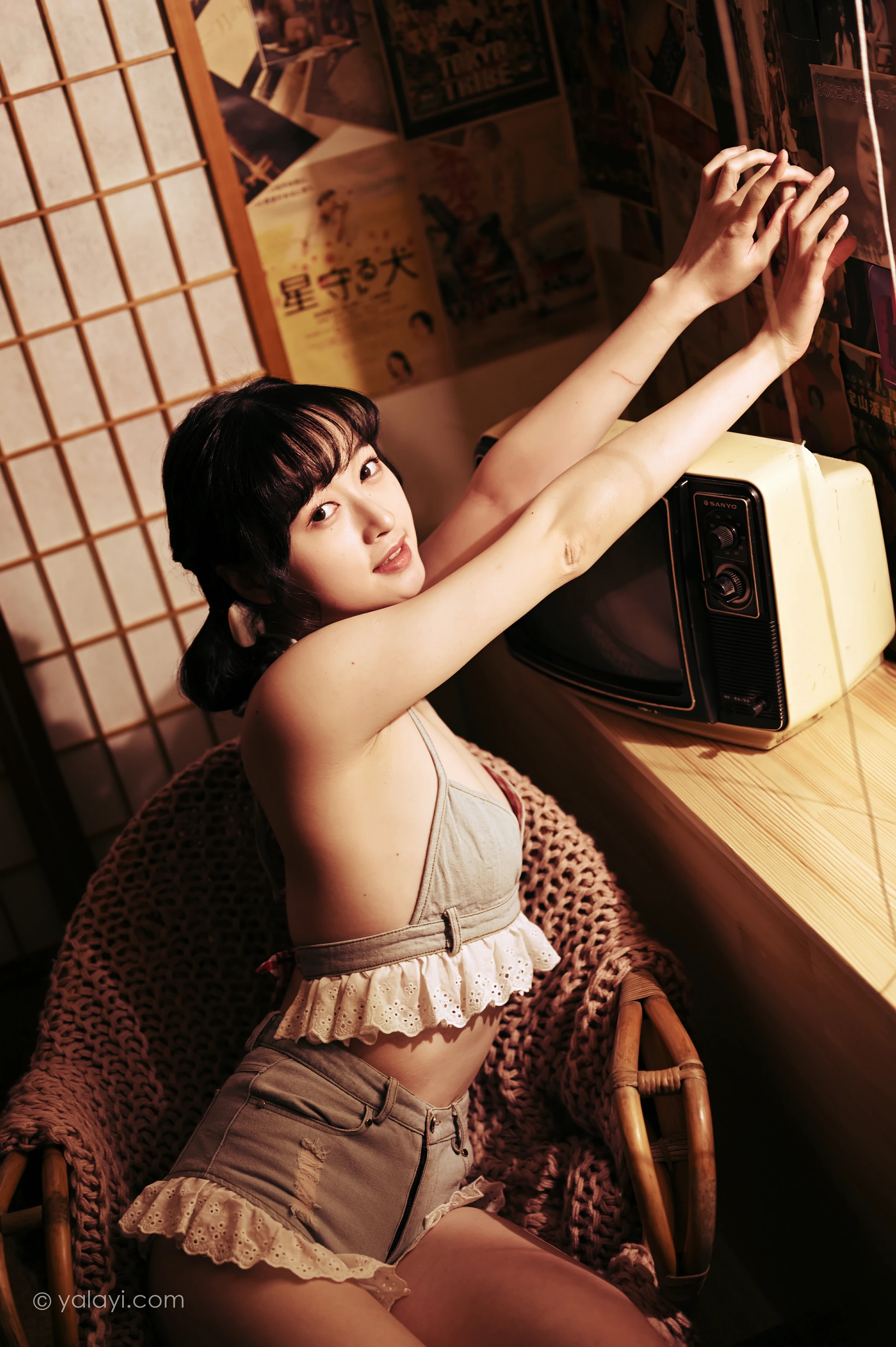 [YALAYI雅拉伊]NO.752 《新半藏深林》 京京 灰色情趣内衣加短裤性感写真集第12张