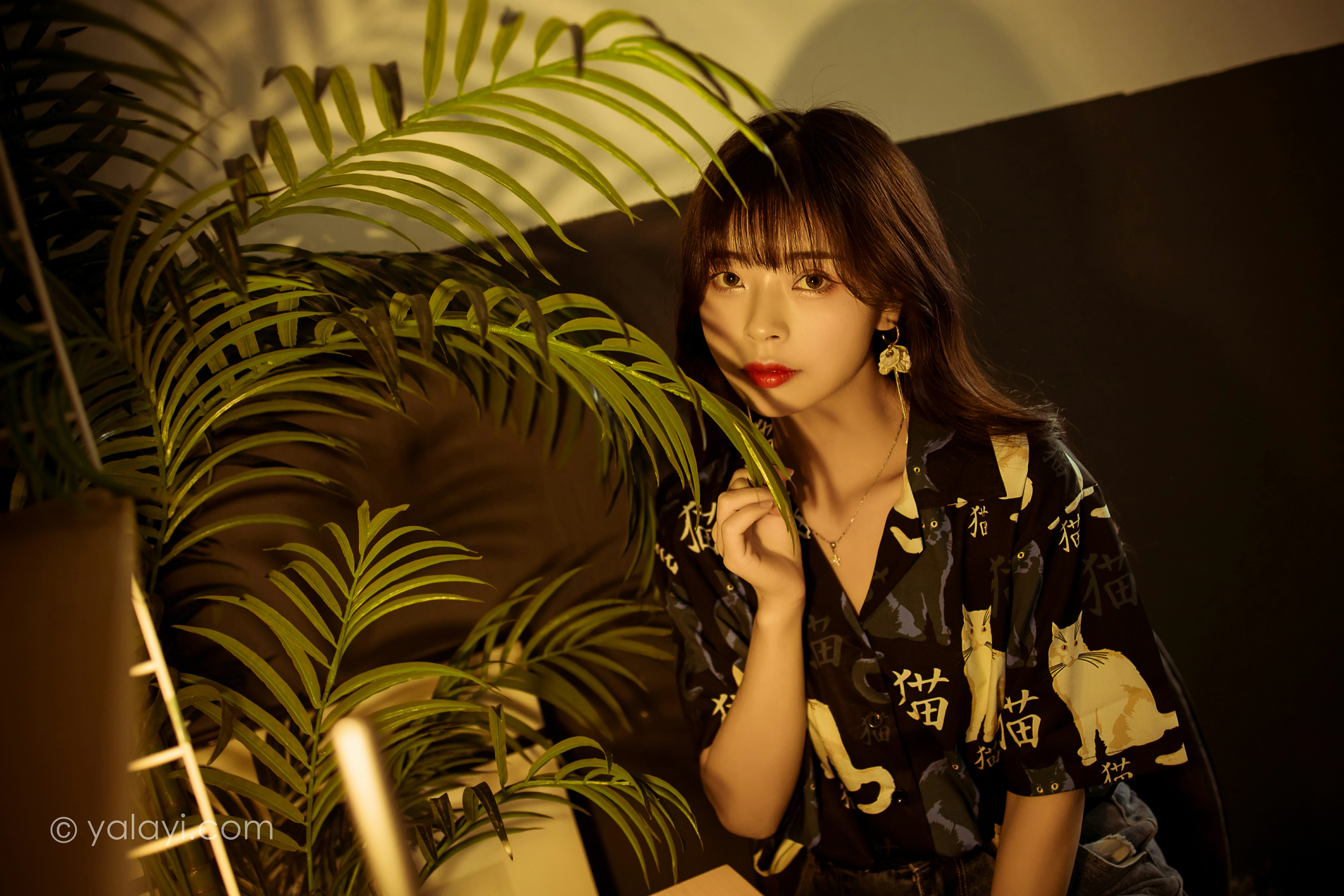 [YALAYI雅拉伊]NO.789 当年情 程小蝶 黑色衬衫加牛仔长裤性感写真集第16张