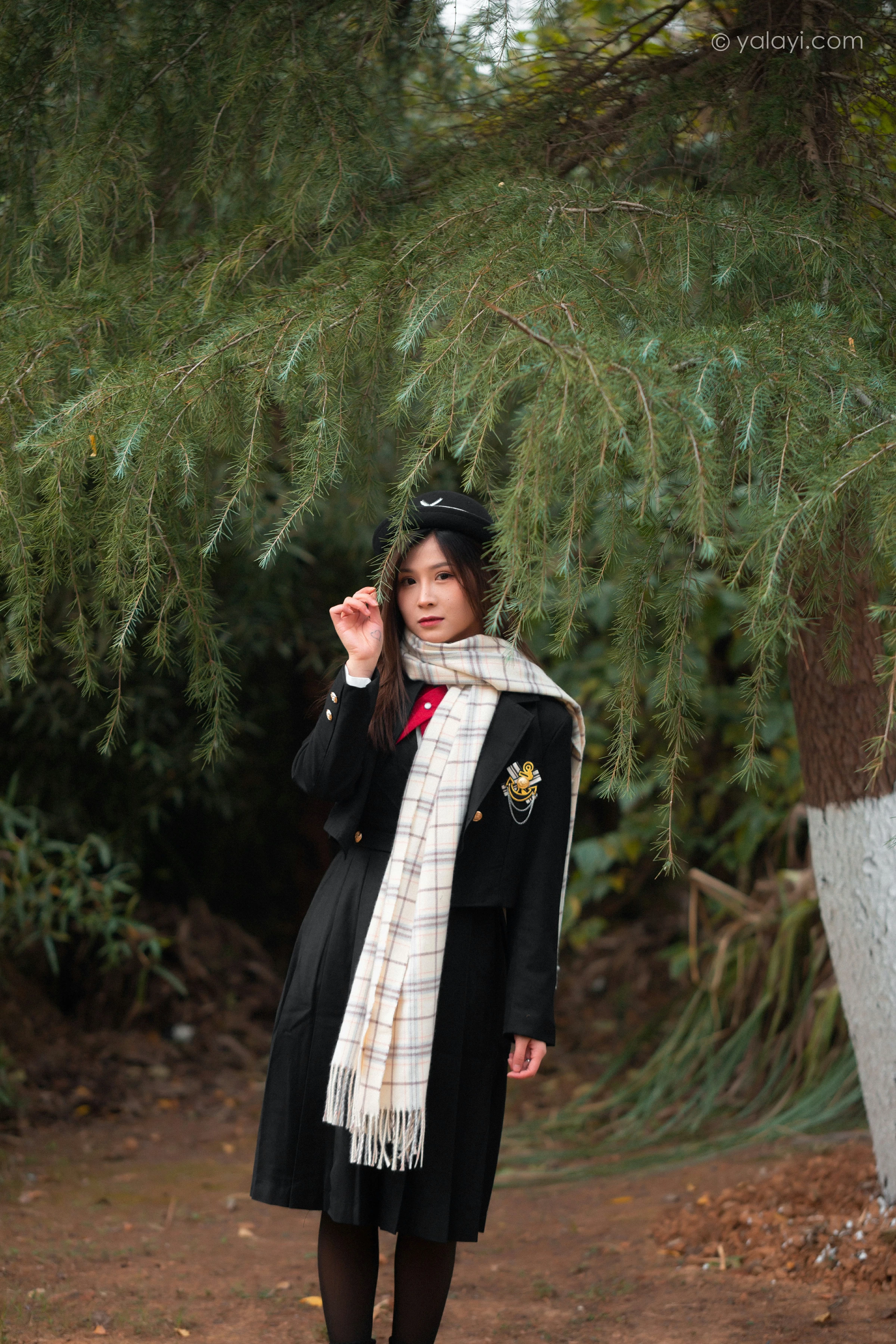 [YALAYI雅拉伊]NO.748 《冬恋》 梦涵 黑色JK制服与短裙加黑丝美腿清纯写真集第4张