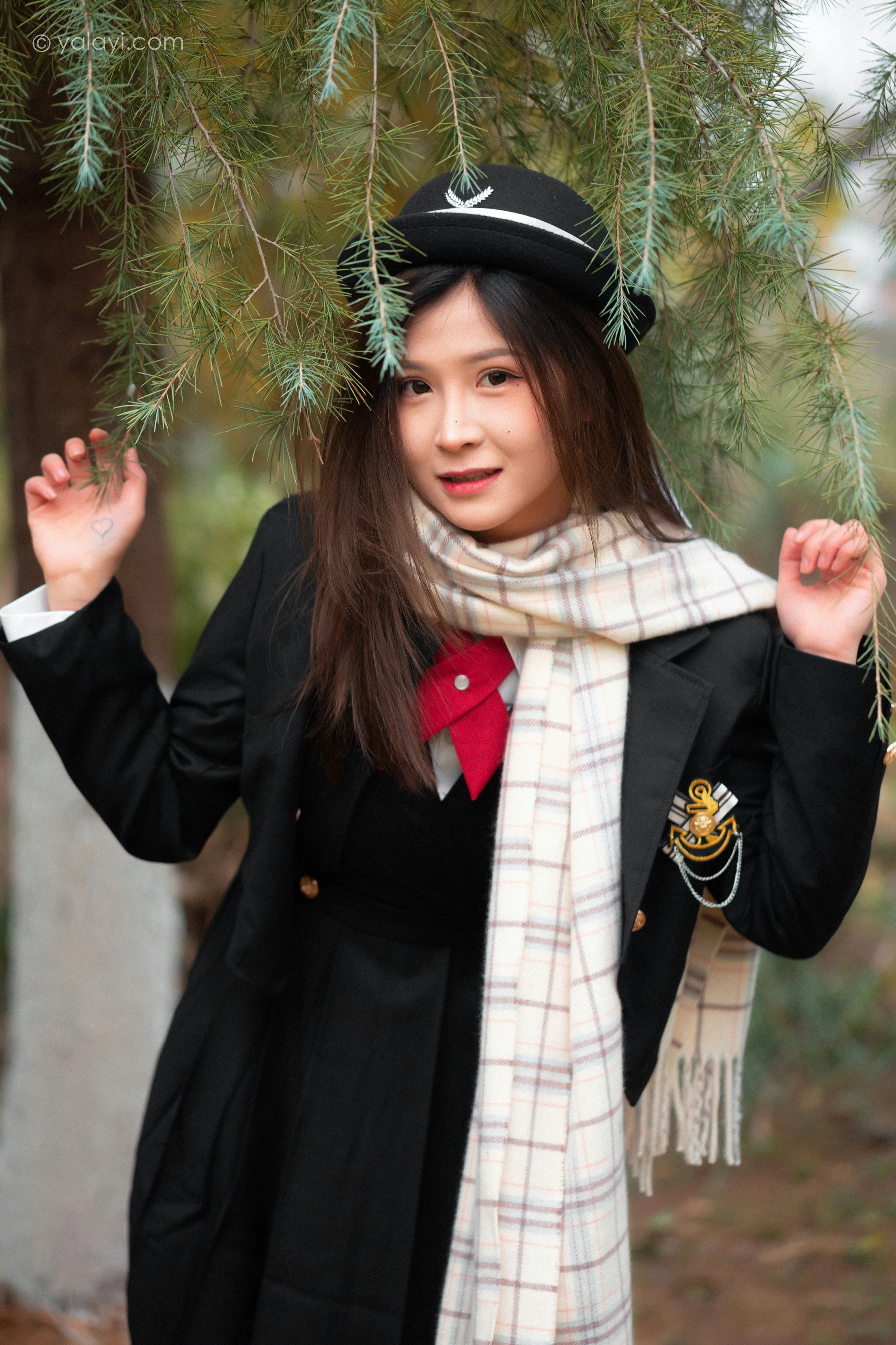 [YALAYI雅拉伊]NO.748 《冬恋》 梦涵 黑色JK制服与短裙加黑丝美腿清纯写真集第4张