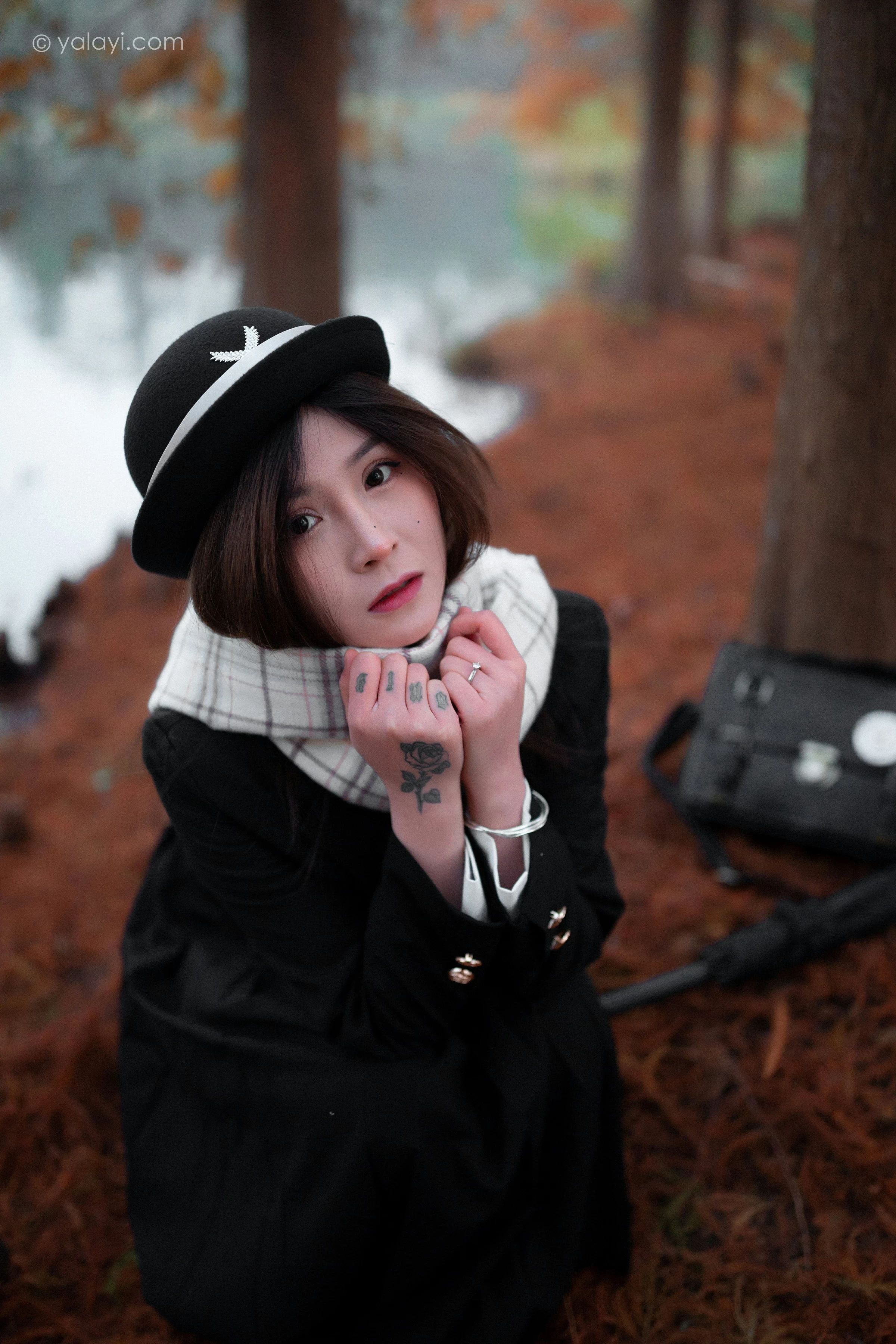 [YALAYI雅拉伊]NO.748 《冬恋》 梦涵 黑色JK制服与短裙加黑丝美腿清纯写真集第15张