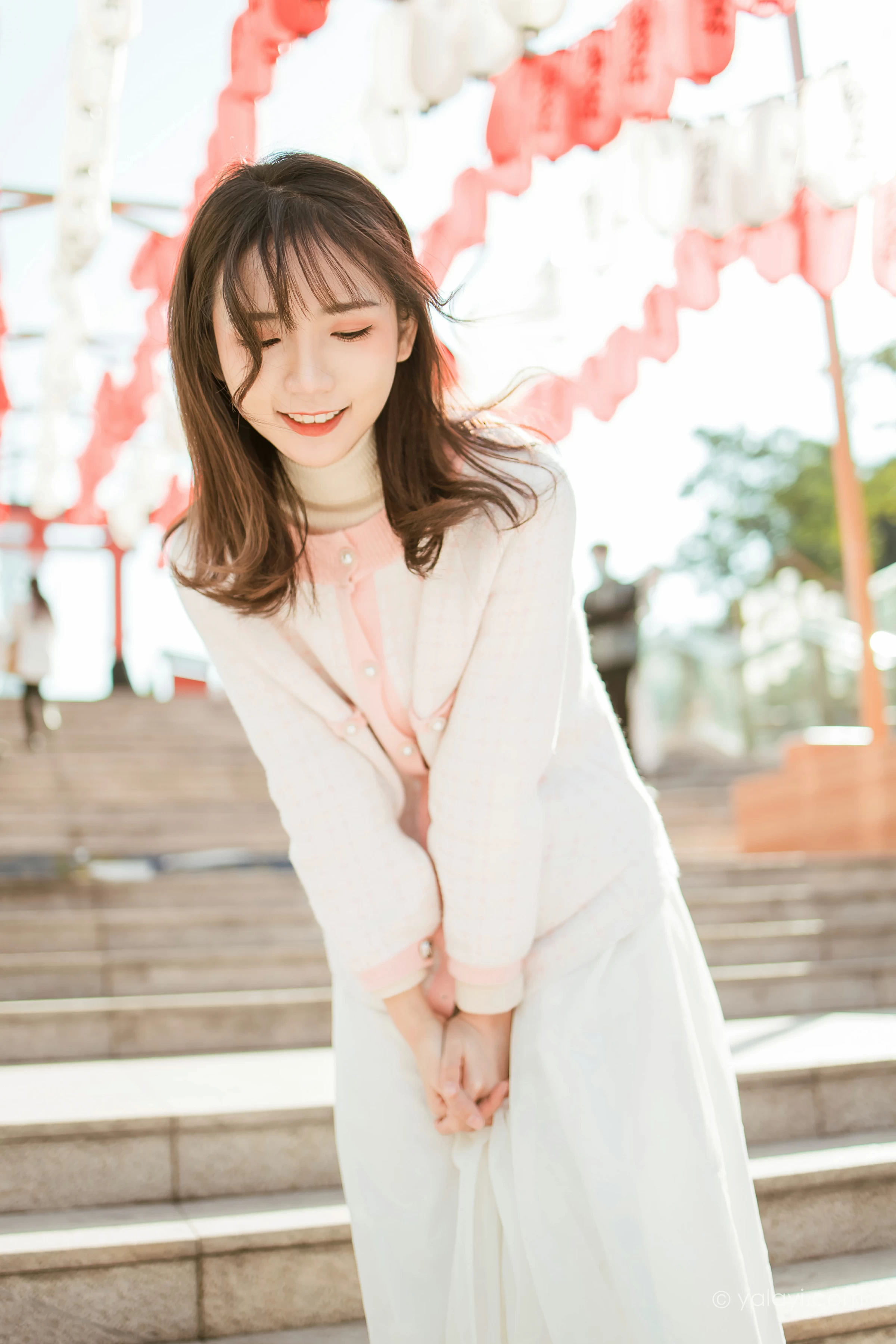 [YALAYI雅拉伊]NO.750 《甜蜜约会》 果果 粉色外套加白色长裙街拍写真第9张