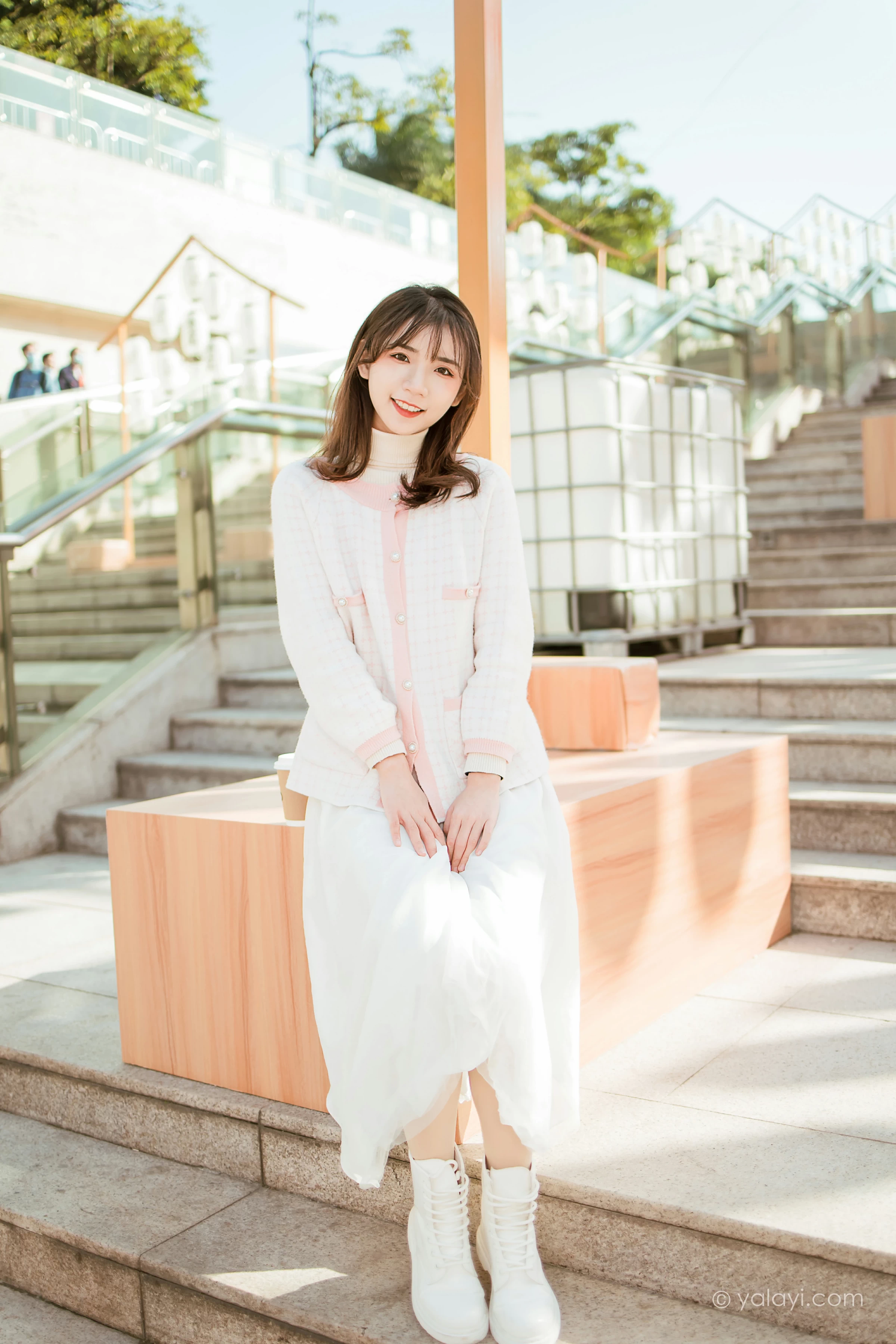 [YALAYI雅拉伊]NO.750 《甜蜜约会》 果果 粉色外套加白色长裙街拍写真第8张