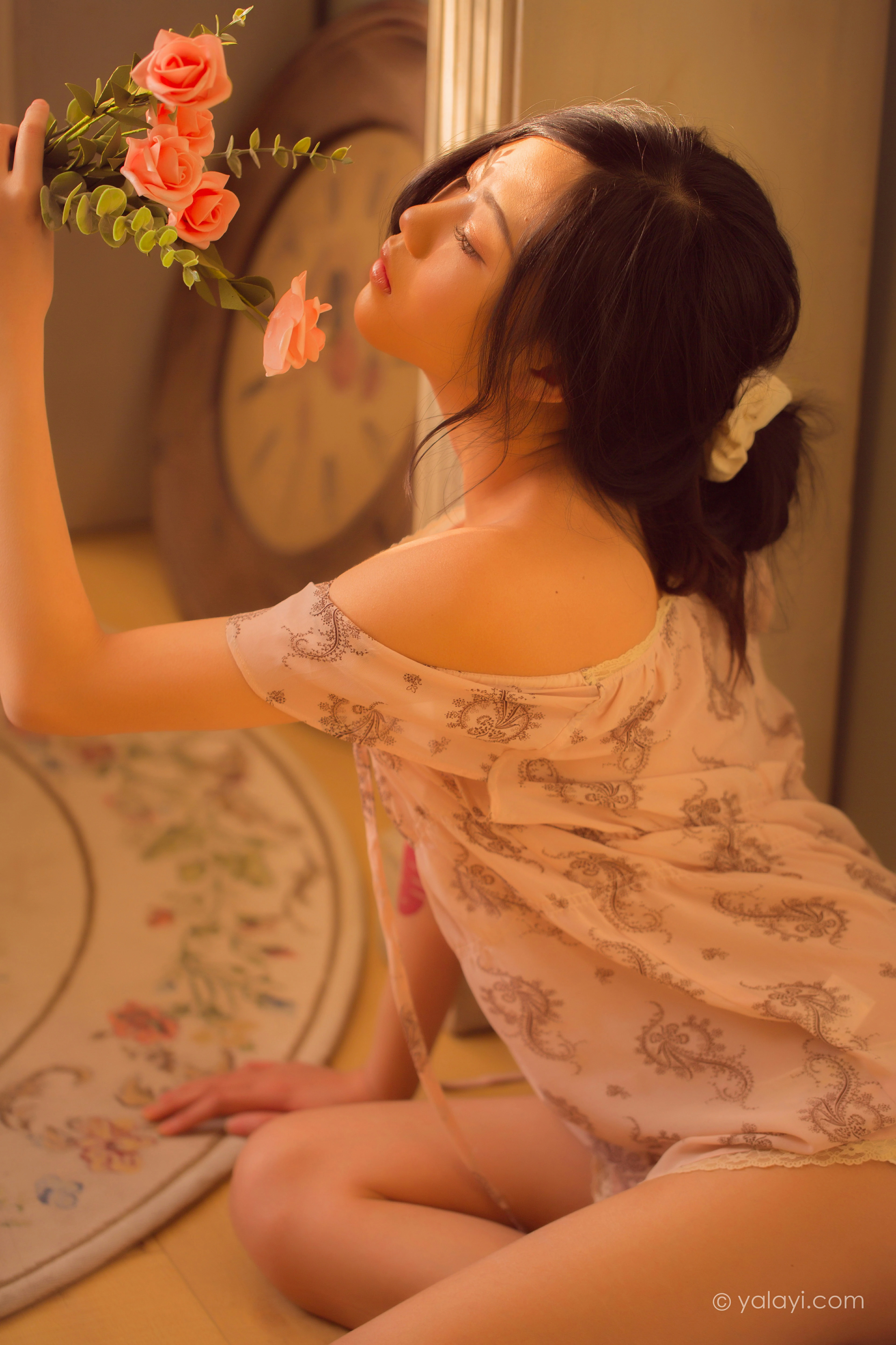 [YALAYI雅拉伊]NO.761 暂时的花儿 橘子 白色抹胸睡衣性感私房写真集第13张