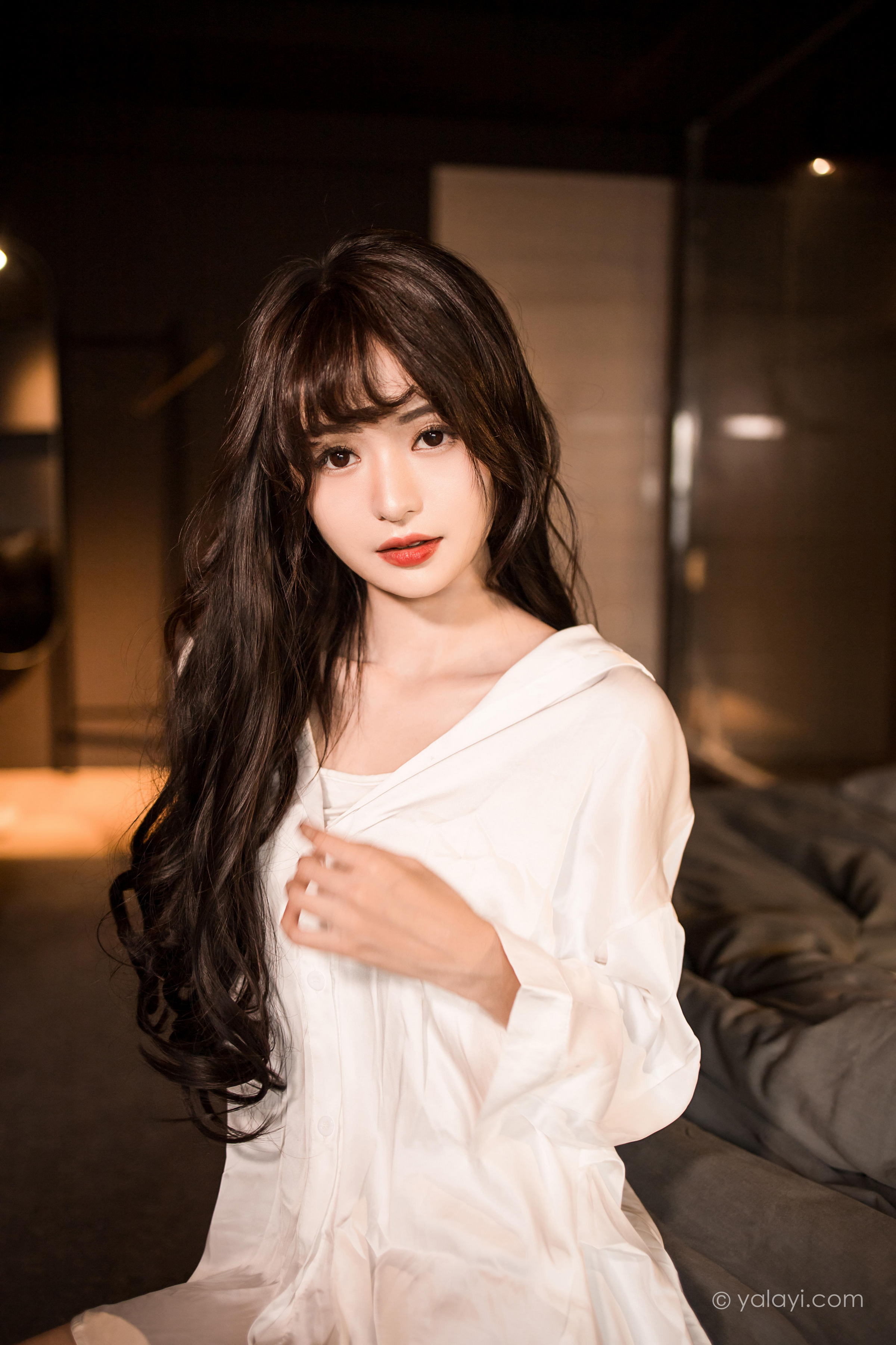 [YALAYI雅拉伊]2022.10.25 温婉如玉 小亭 白色真丝睡衣加性感内衣私房写真集第7张