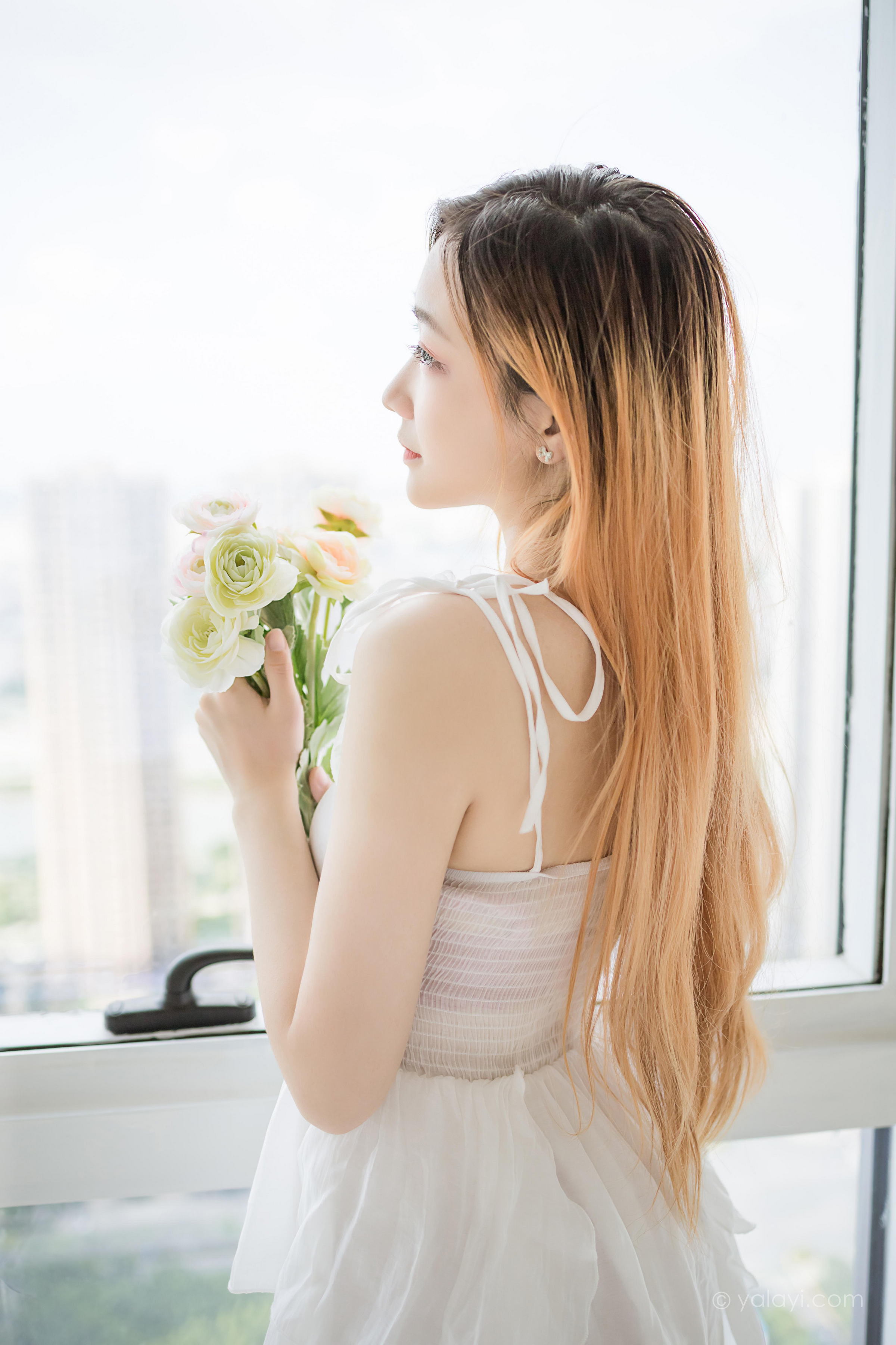 [YALAYI雅拉伊]2022.12.03 白衣丽人 夜夜 白色吊带透视连衣裙居家清纯写真集第3张