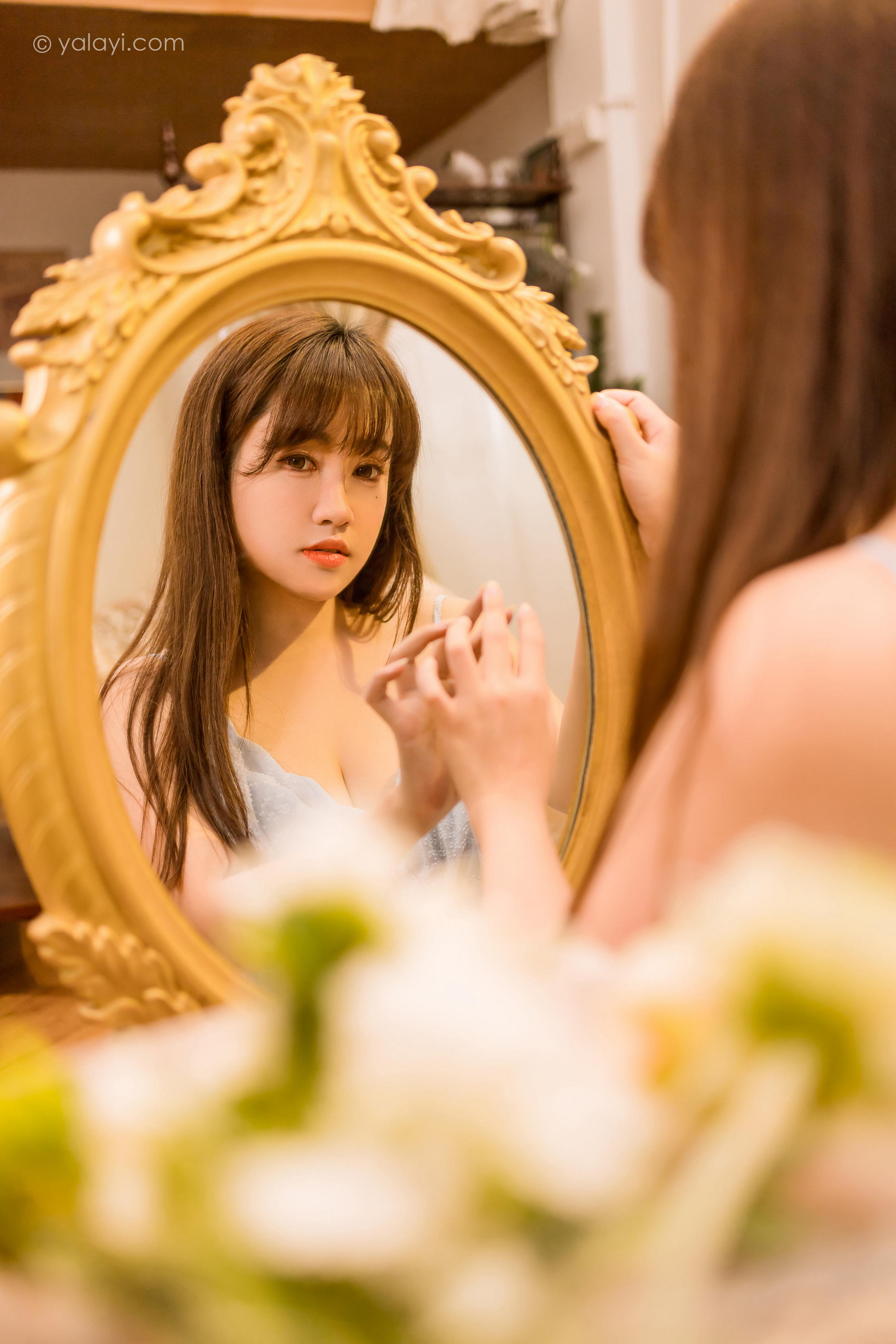 [YALAYI雅拉伊]2022.12.30 蓝色妖姬 虞艺 灰色吊带蕾丝连衣裙居家清纯写真集第5张