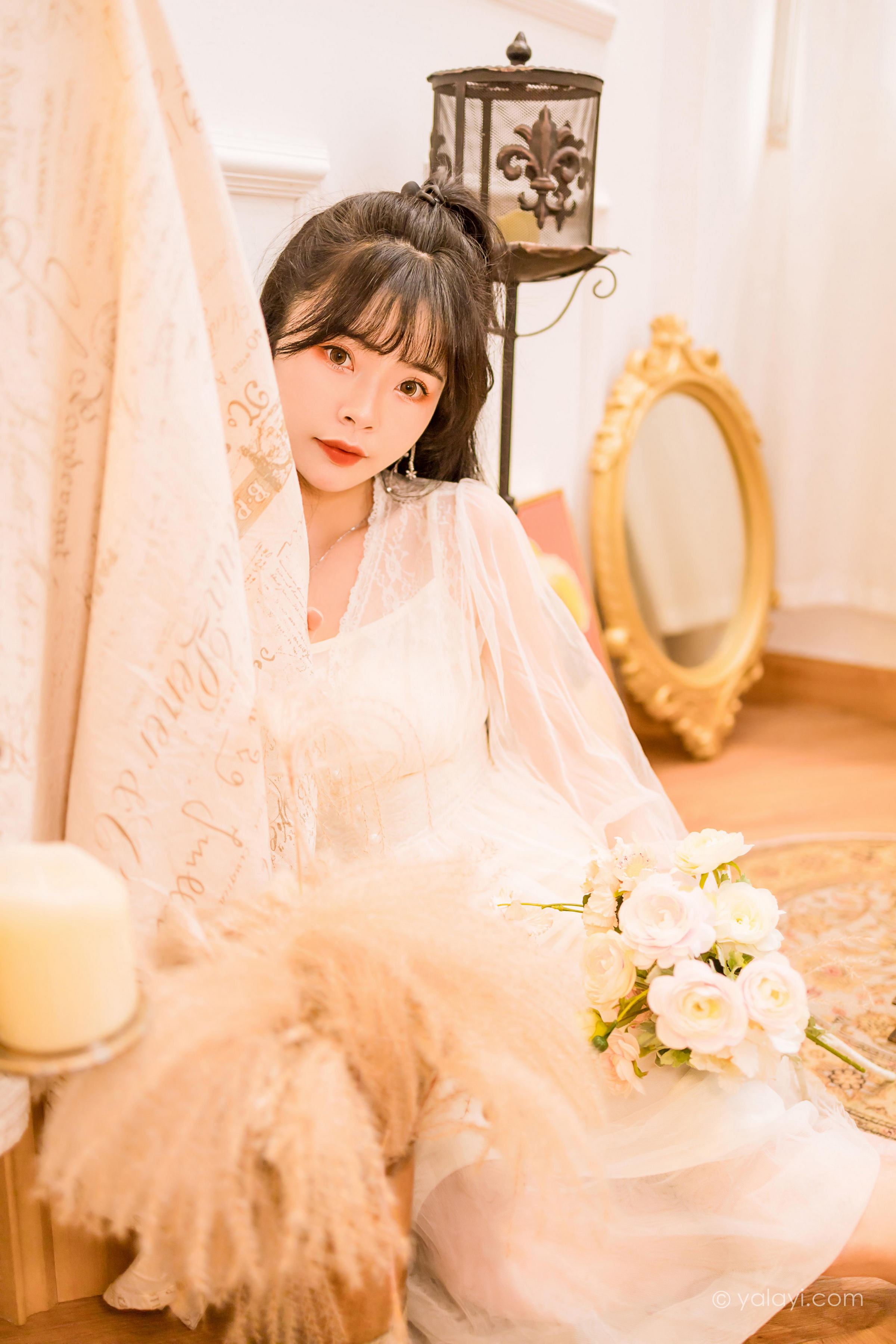[YALAYI雅拉伊]2022.12.30 梦蝶 程小蝶 白色透视披肩加吊带蕾丝连衣裙清纯写真集第13张