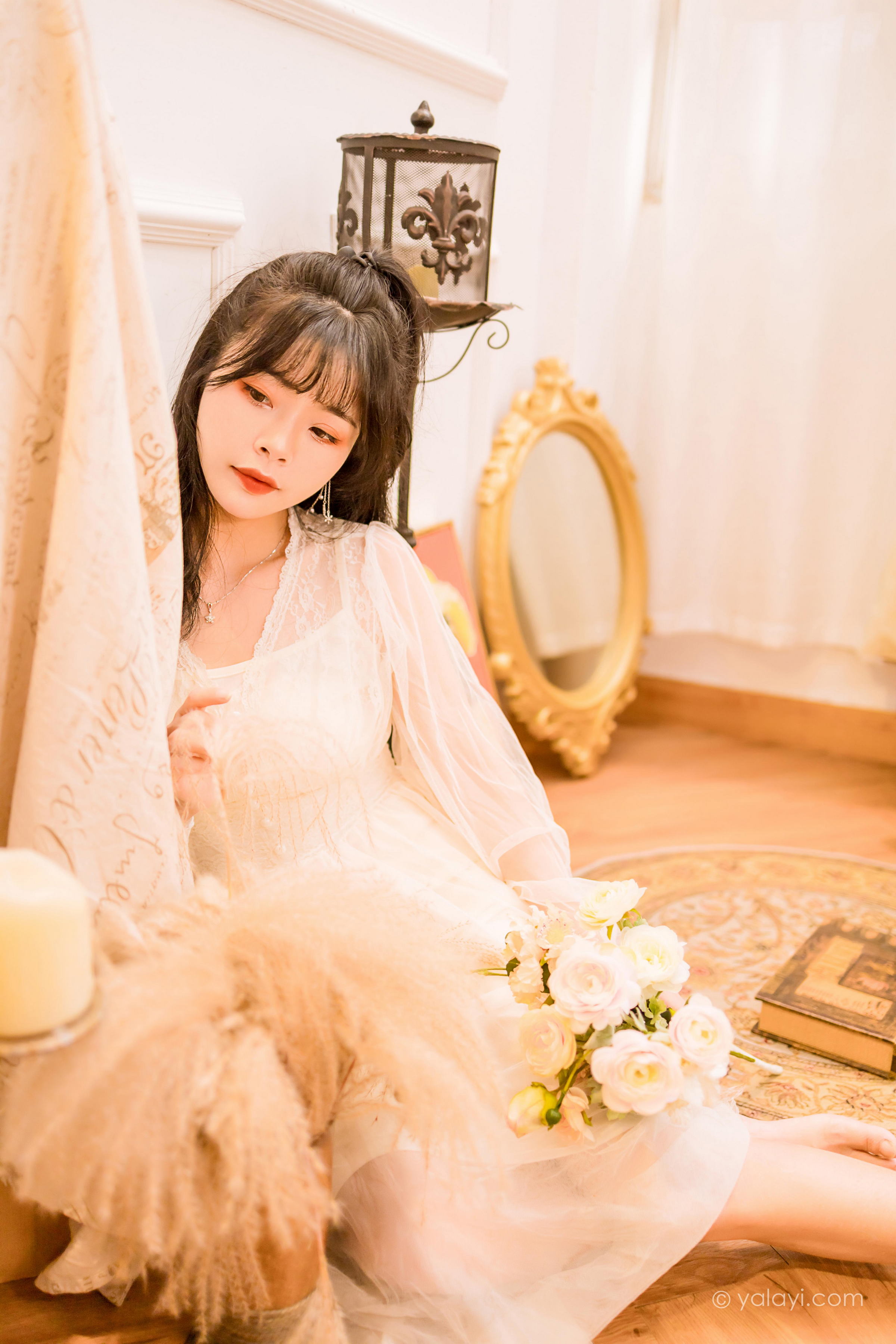 [YALAYI雅拉伊]2022.12.30 梦蝶 程小蝶 白色透视披肩加吊带蕾丝连衣裙清纯写真集第13张