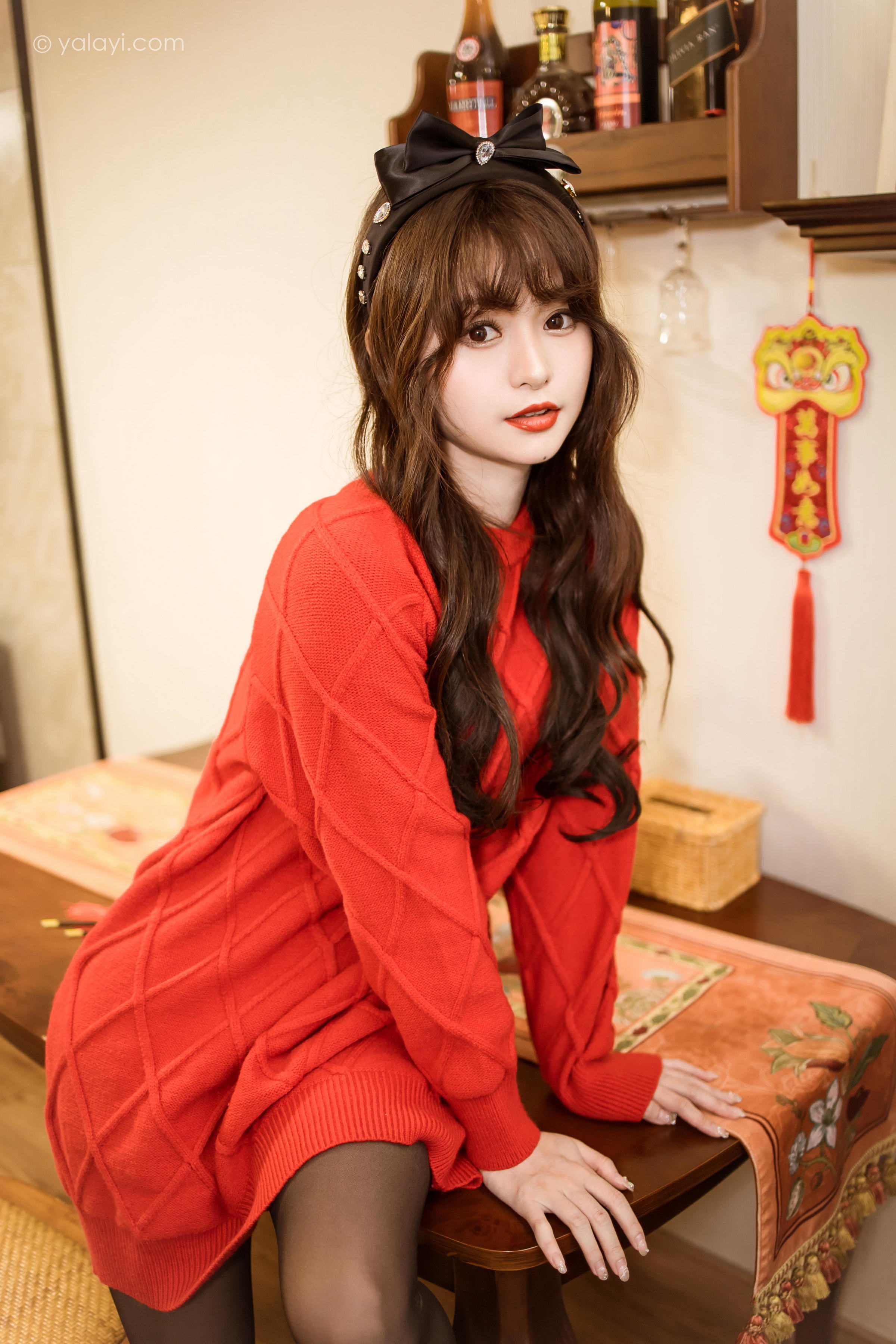 [YALAYI雅拉伊]2023.01.19 穿上你送的红毛衣 小亭 黑丝美腿居家性感写真集第15张