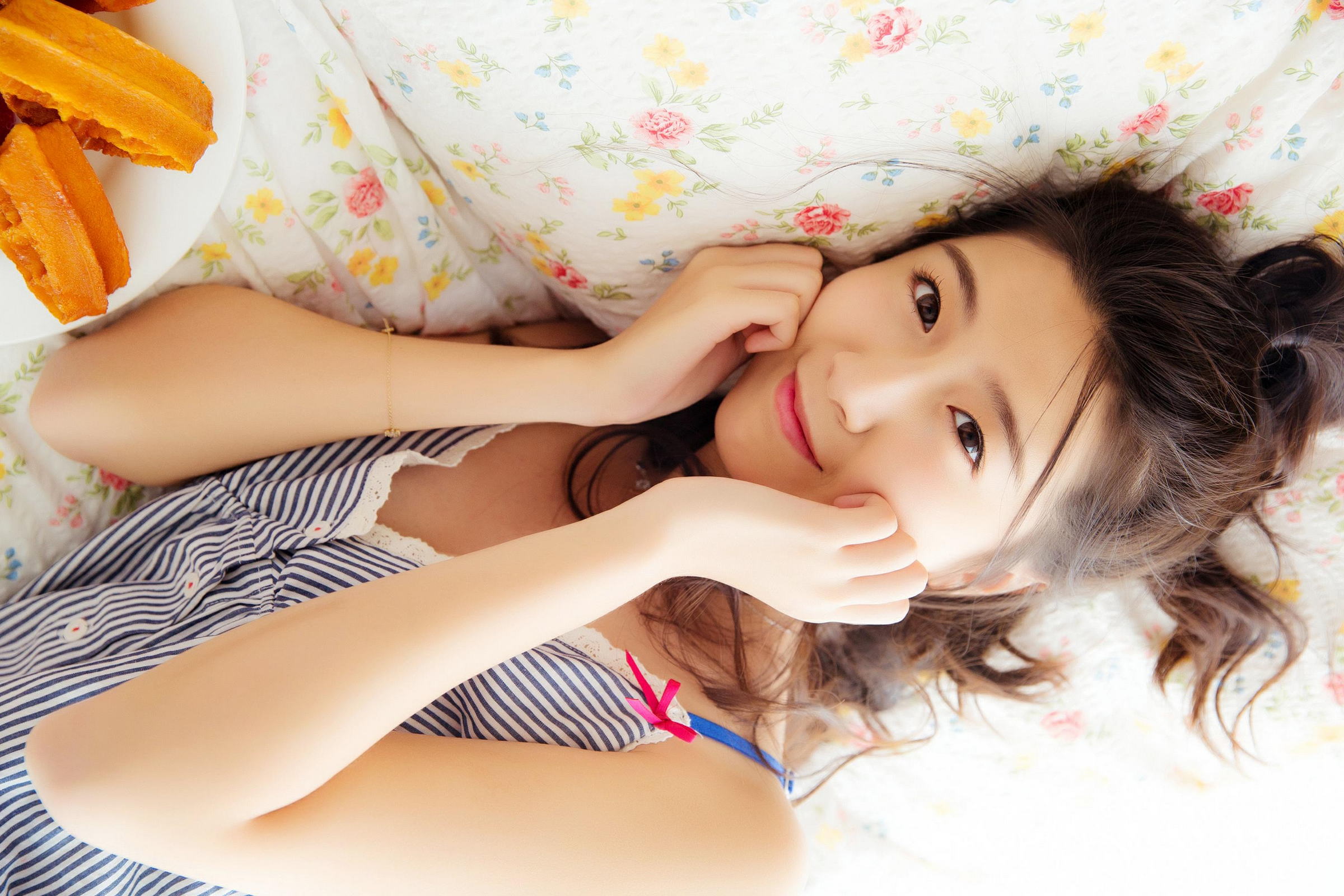 [YALAYI雅拉伊]2023.02.25 清纯小女友 灰色吊带睡衣裙居家私房写真集第8张