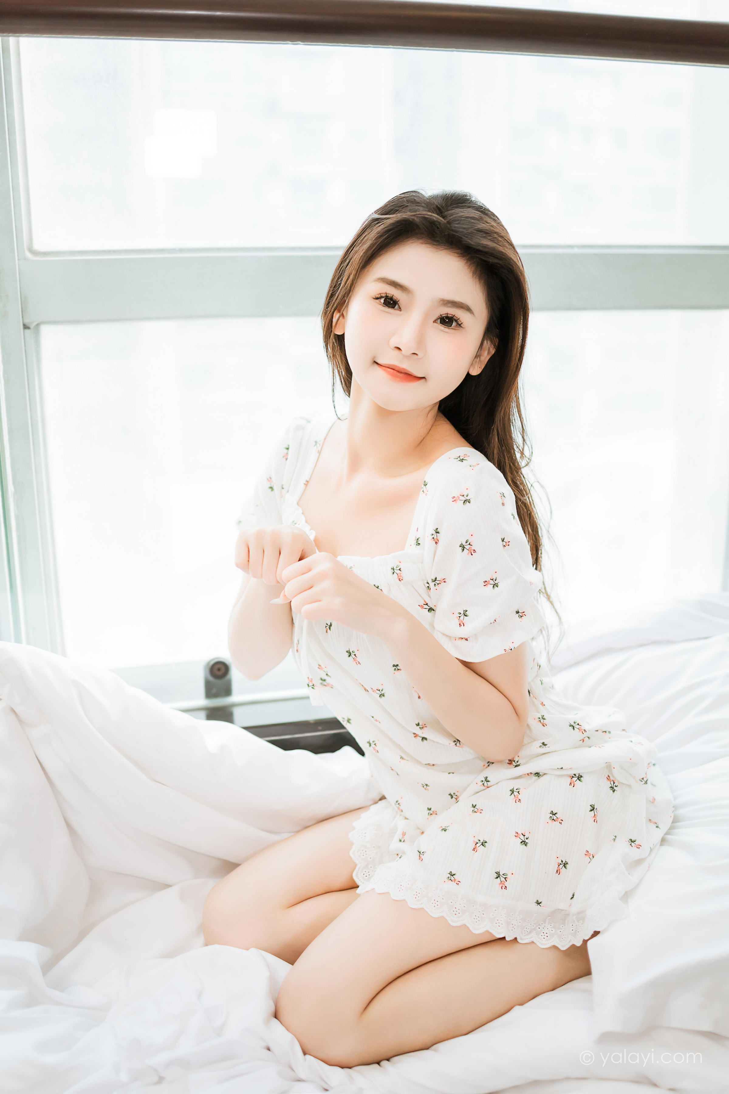 [YALAYI雅拉伊]2023.05.05 请你吃瓜 若婷 白色连衣裙加白色围裙性感私房写真集第13张