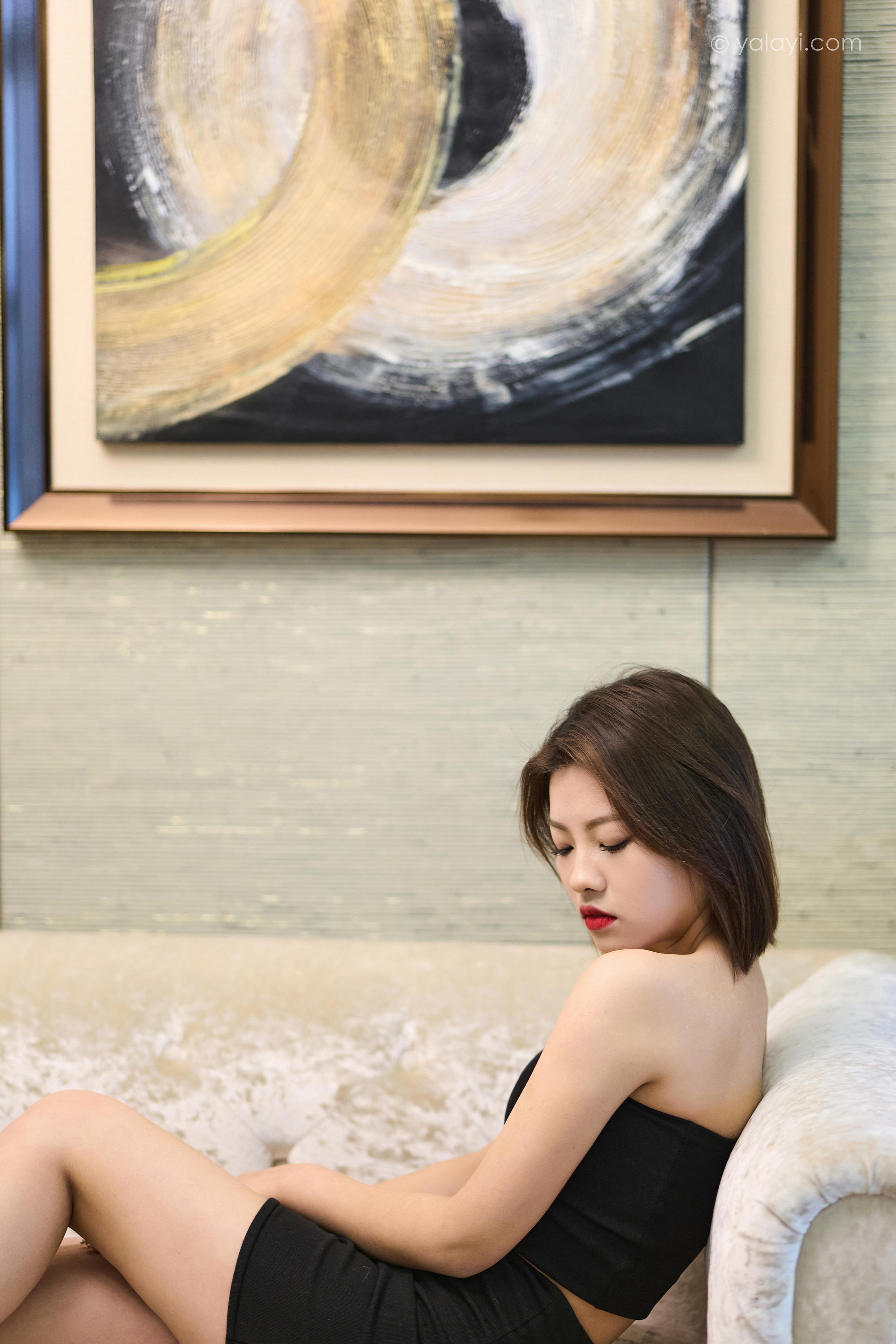 [YALAYI雅拉伊]2023.05.06 OL女郎 悦儿 黑色裹胸上衣加黑色短裙性感私房写真集第14张