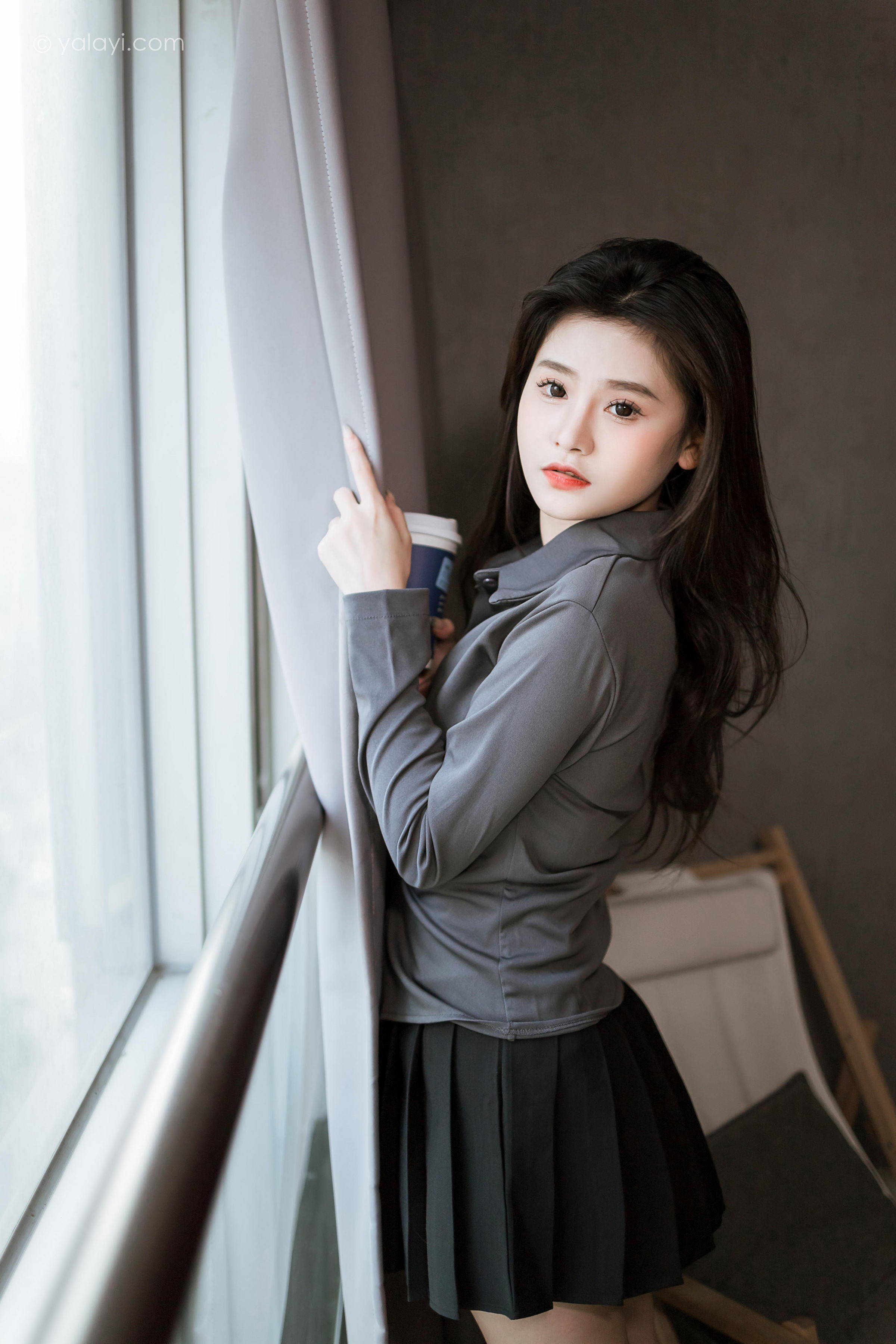 [YALAYI雅拉伊]2023.05.17 好看的人都像你 若婷 灰色衬衫加黑色短裙性感私房写真集第9张