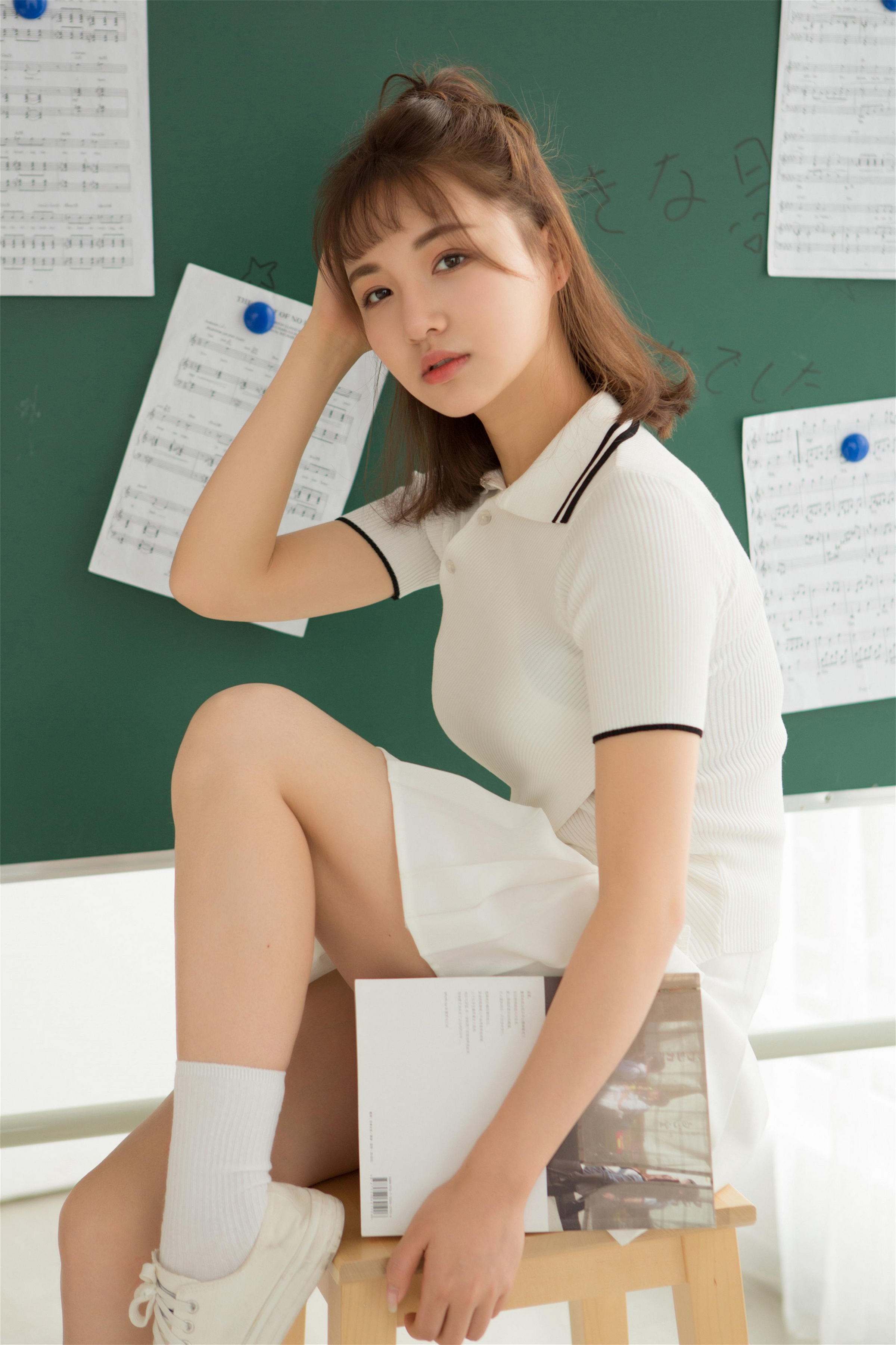 [YALAYI雅拉伊]2023.05.26 希望快乐 排球少女 白色短袖加短裙清纯可爱私房写真集第1张