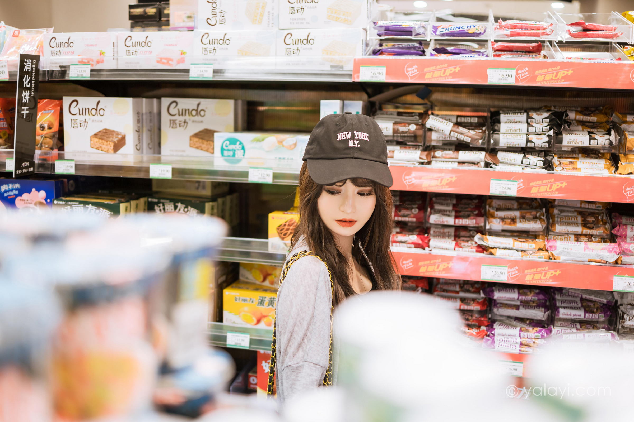 [YALAYI雅拉伊]2023.05.29 与你逛逛街 小亭 黑色背心加橙色短裤清纯写真集第11张