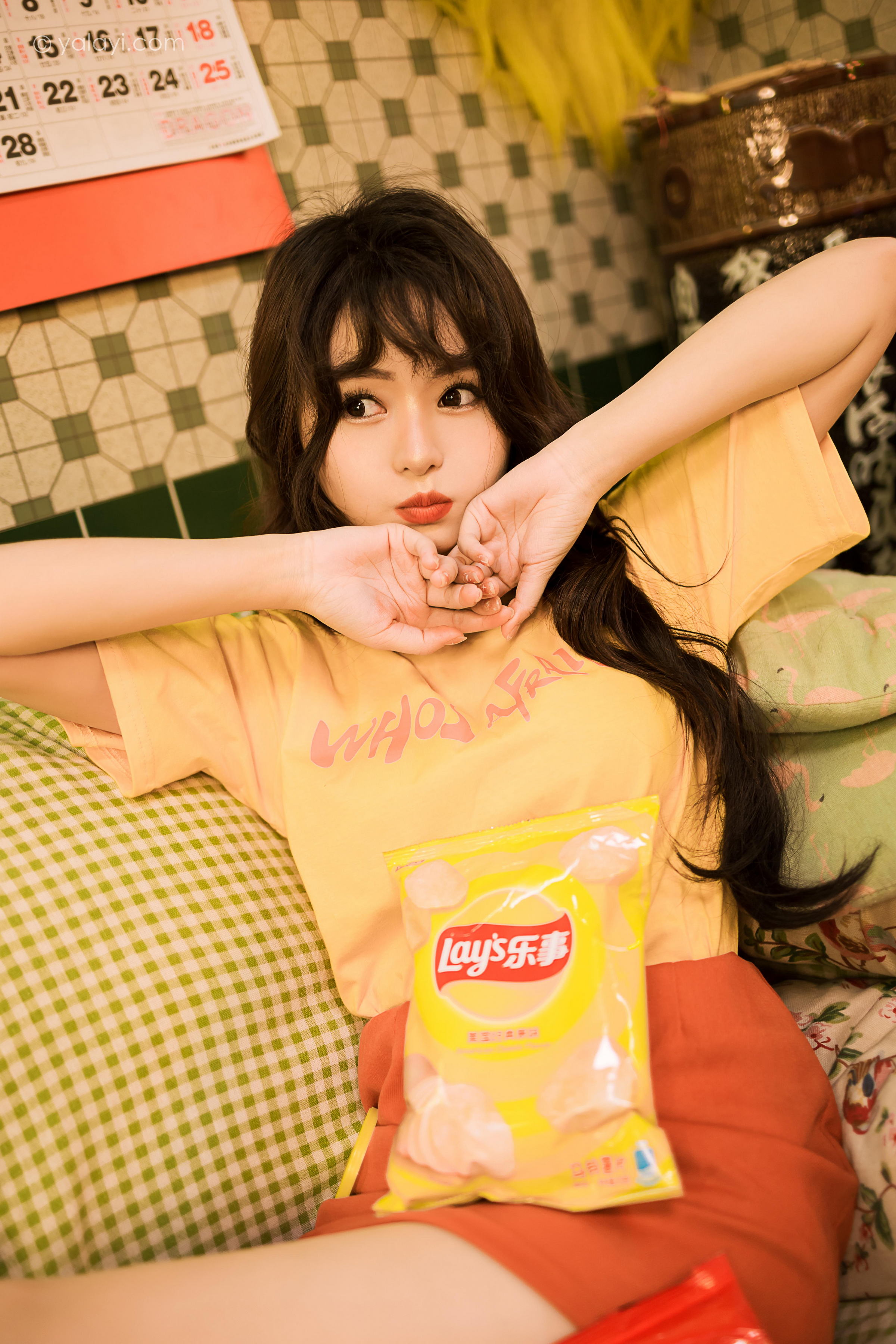 [YALAYI雅拉伊]2023.06.05 曾经的深爱 小亭 黄色短袖加红色短裙清纯私房写真集第6张