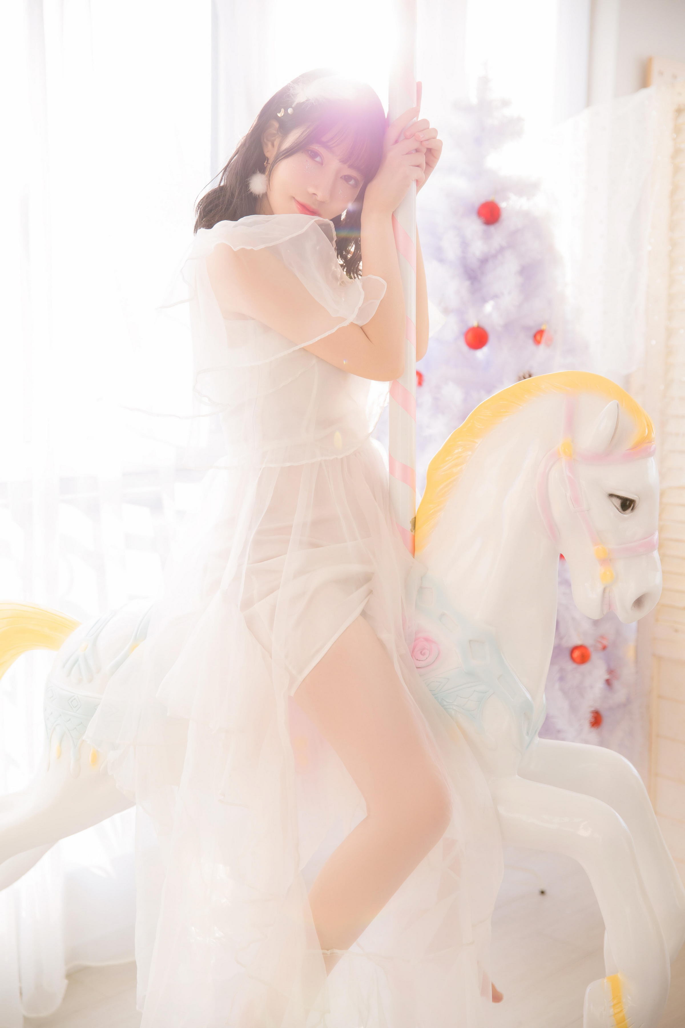 [YALAYI雅拉伊]2023.06.09 单纯美好 清纯居家少女 灰色毛衣加白色短裤与透视裸背连衣裙私房写真集第8张