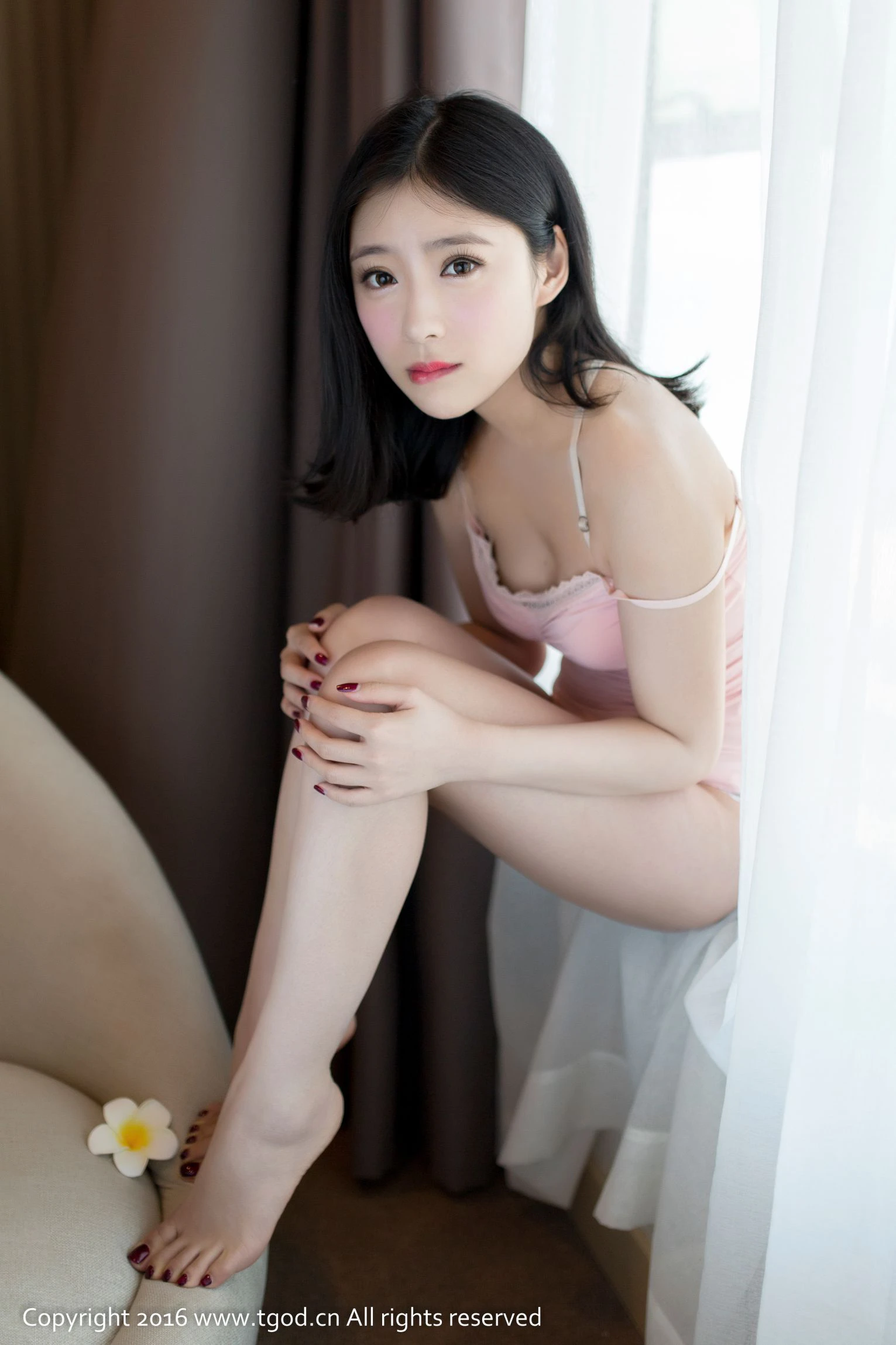 施忆佳KITTY酱《粉色吊带小短裙》 推女神/尤蜜荟第6张